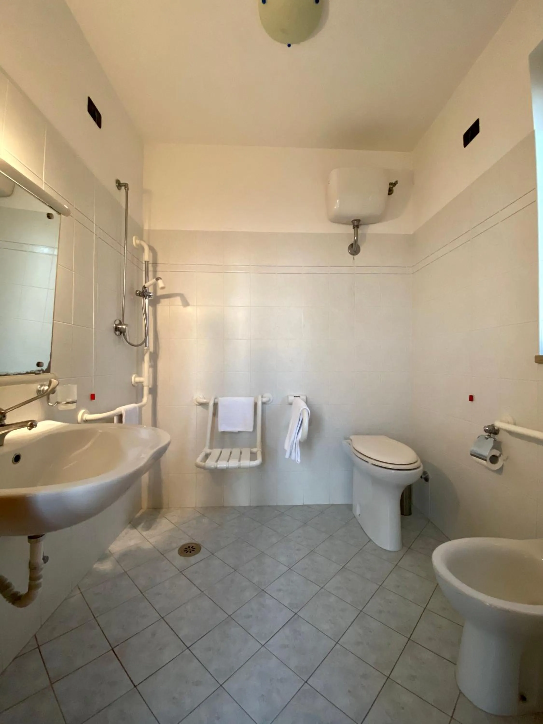 Shower in Lion's Hotel