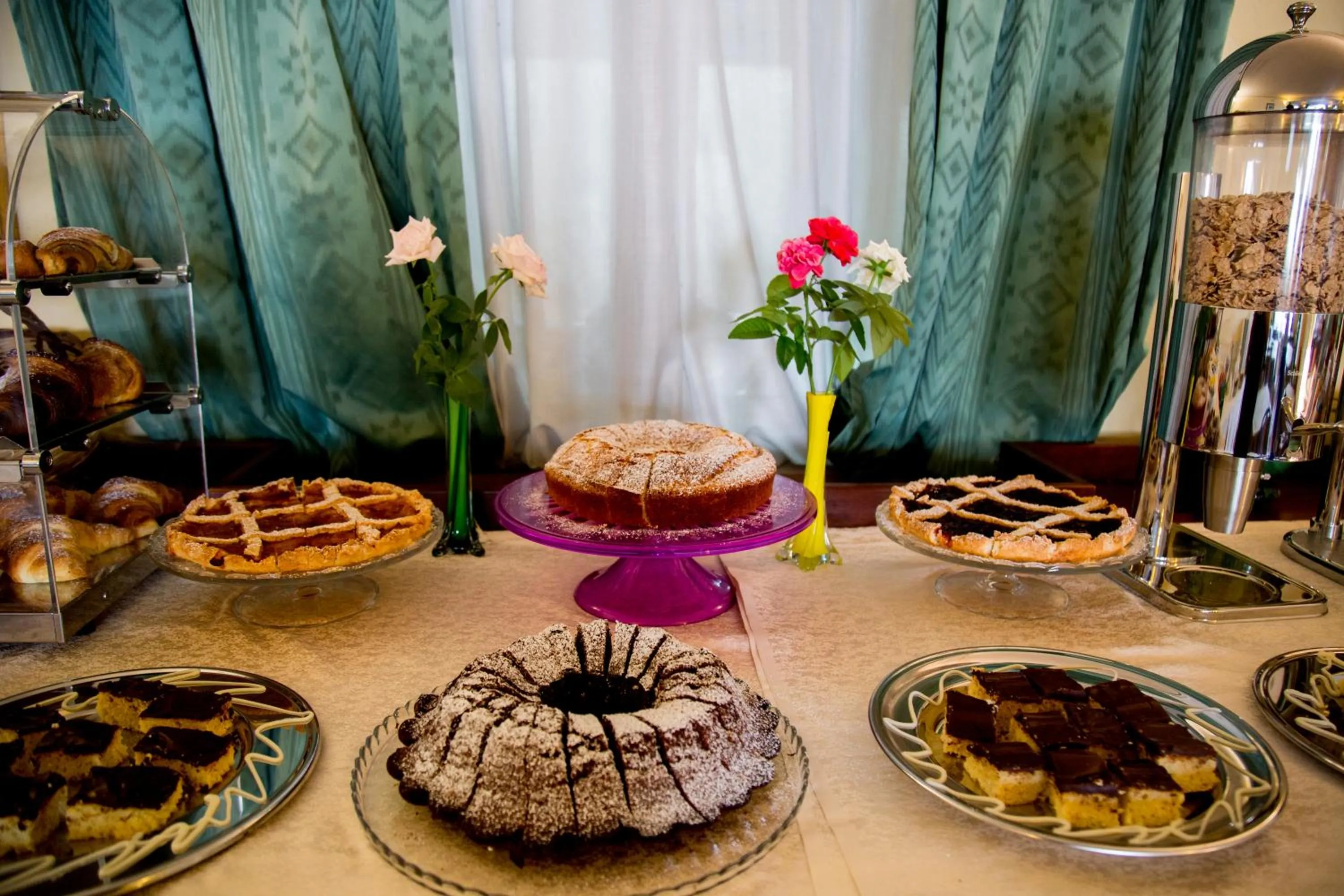 Food and drinks in Lion's Hotel