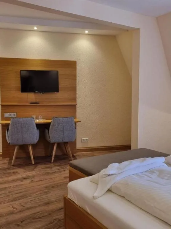 TV and multimedia, Bed in Gasthause Zur Krone Hotel