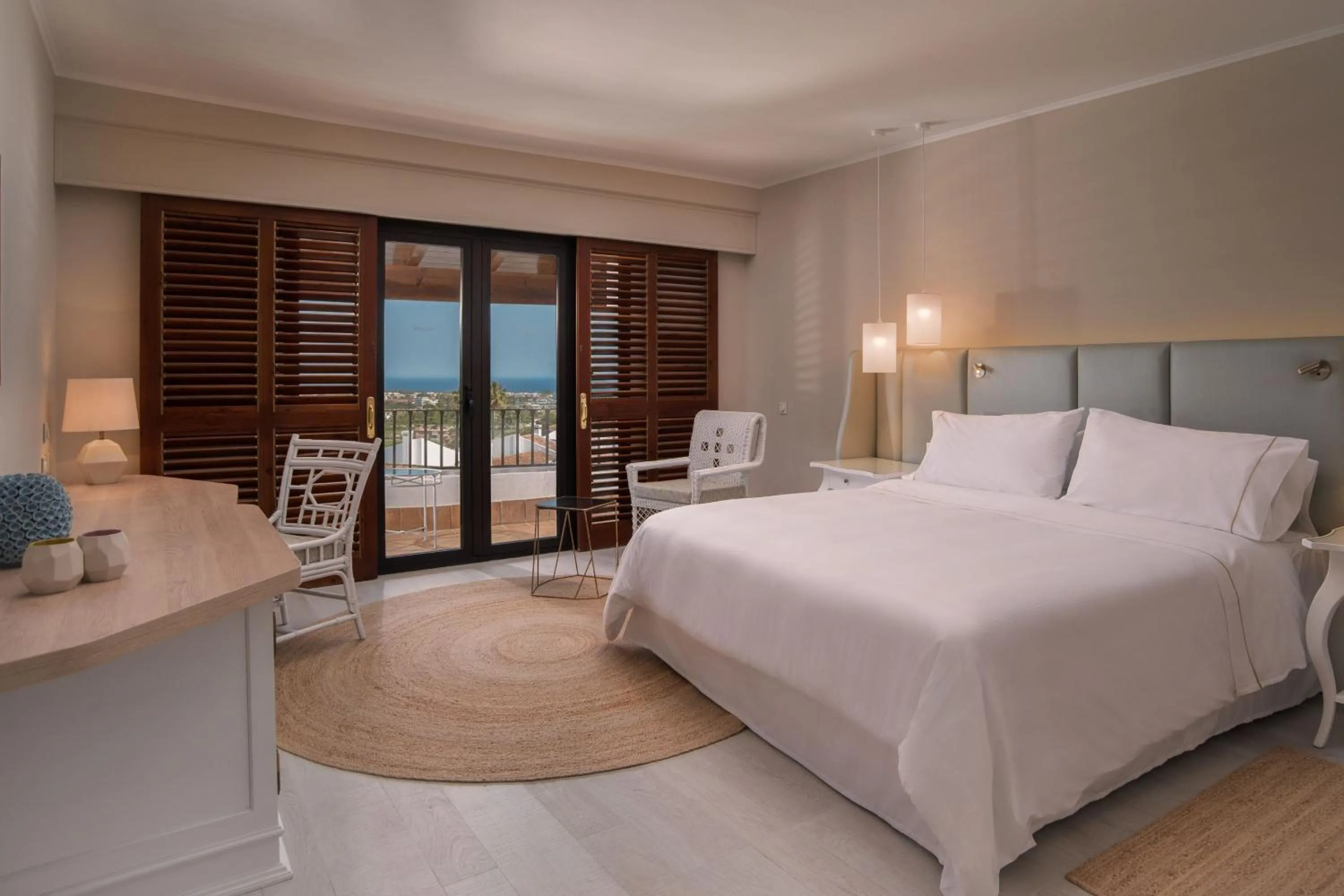 Photo of the whole room, Bed in The Westin La Quinta Golf Resort & Spa, Benahavis, Marbella