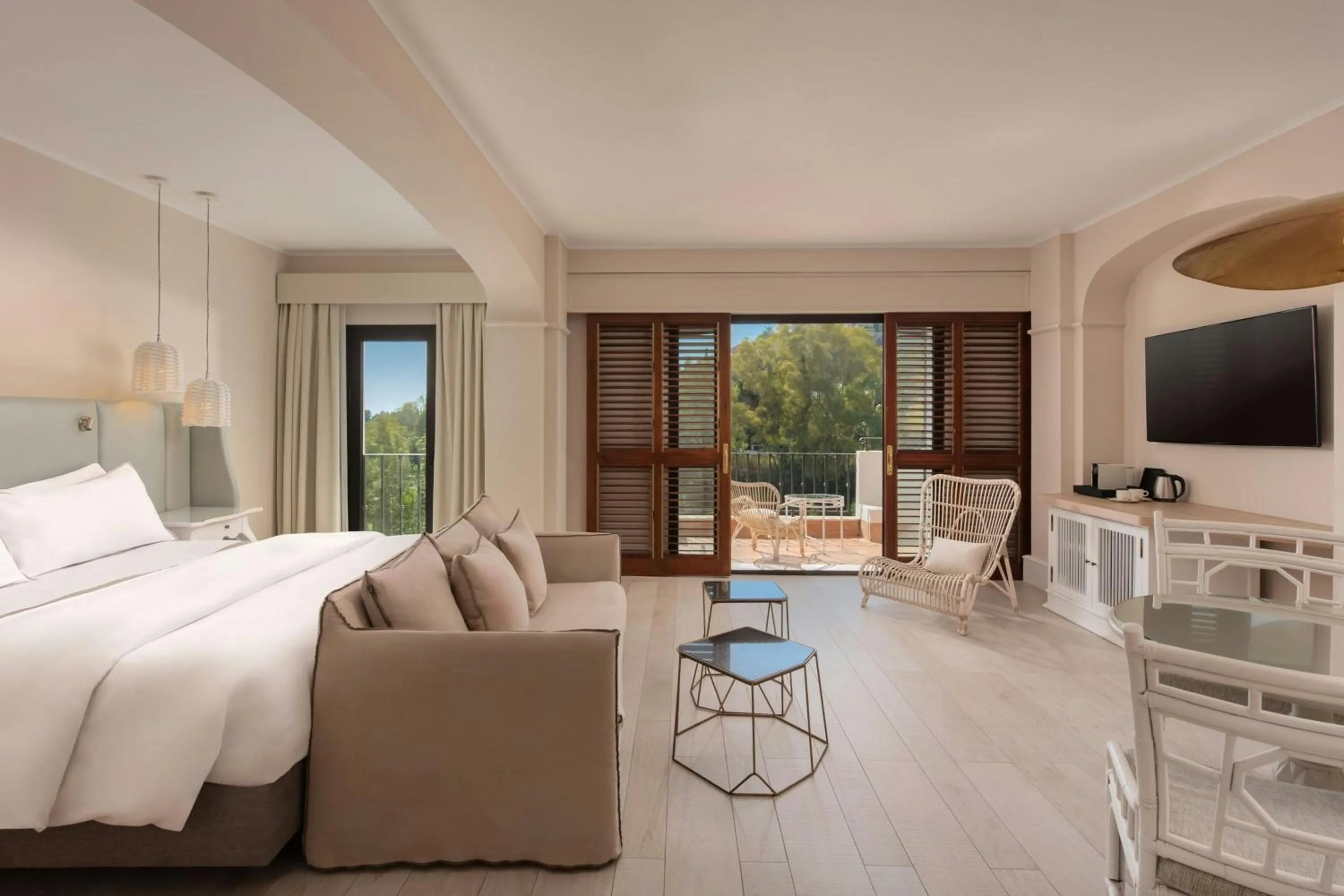 Photo of the whole room, Bed in The Westin La Quinta Golf Resort & Spa, Benahavis, Marbella