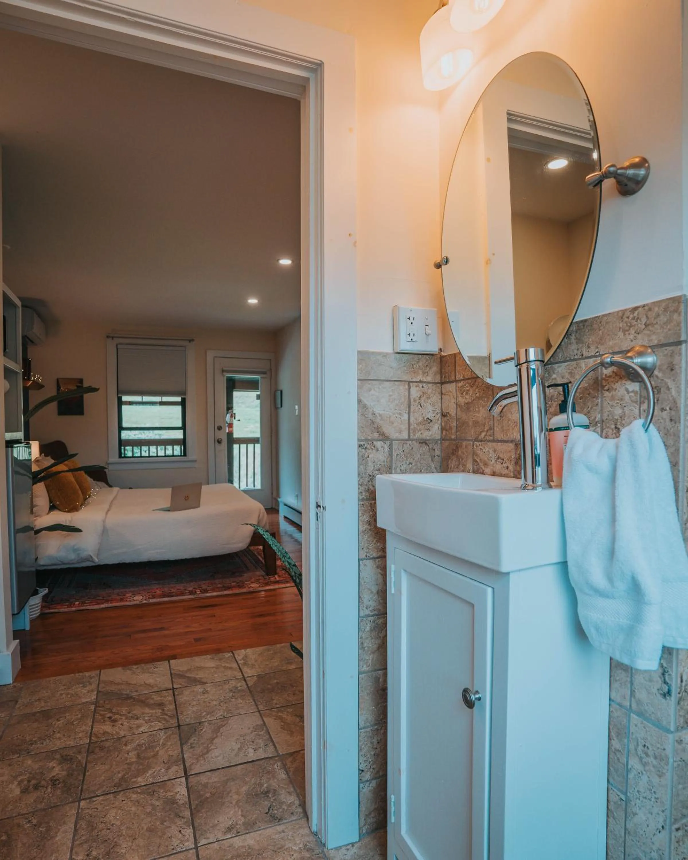 Bathroom, Bed in The Willow, Catskill