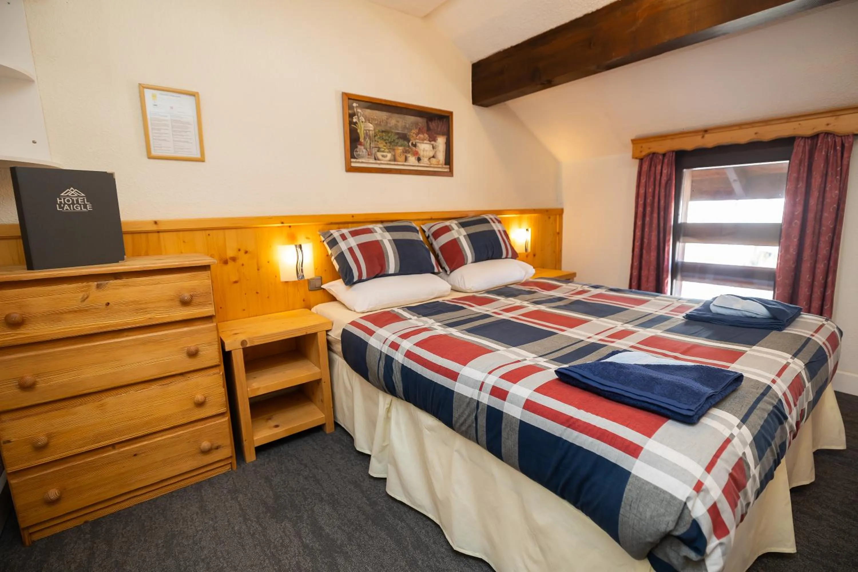 Bedroom, Bed in Hotel l'Aigle