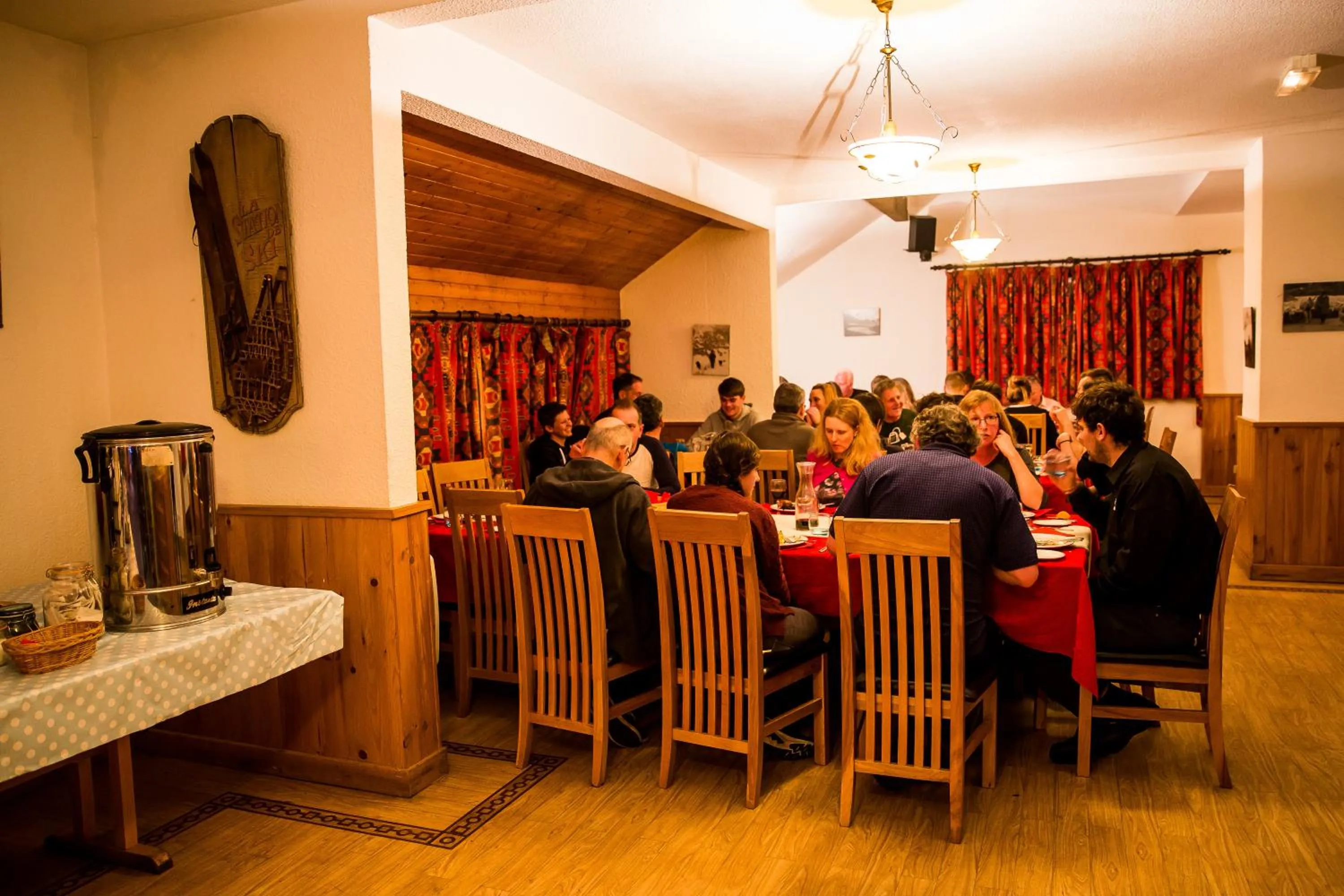 Restaurant/places to eat in Hotel l'Aigle