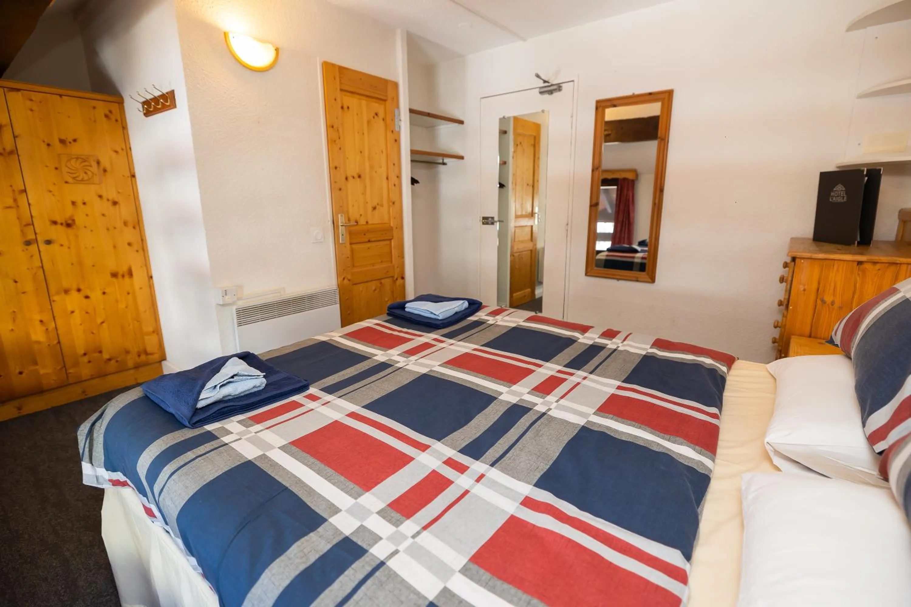 Bedroom, Bed in Hotel l'Aigle