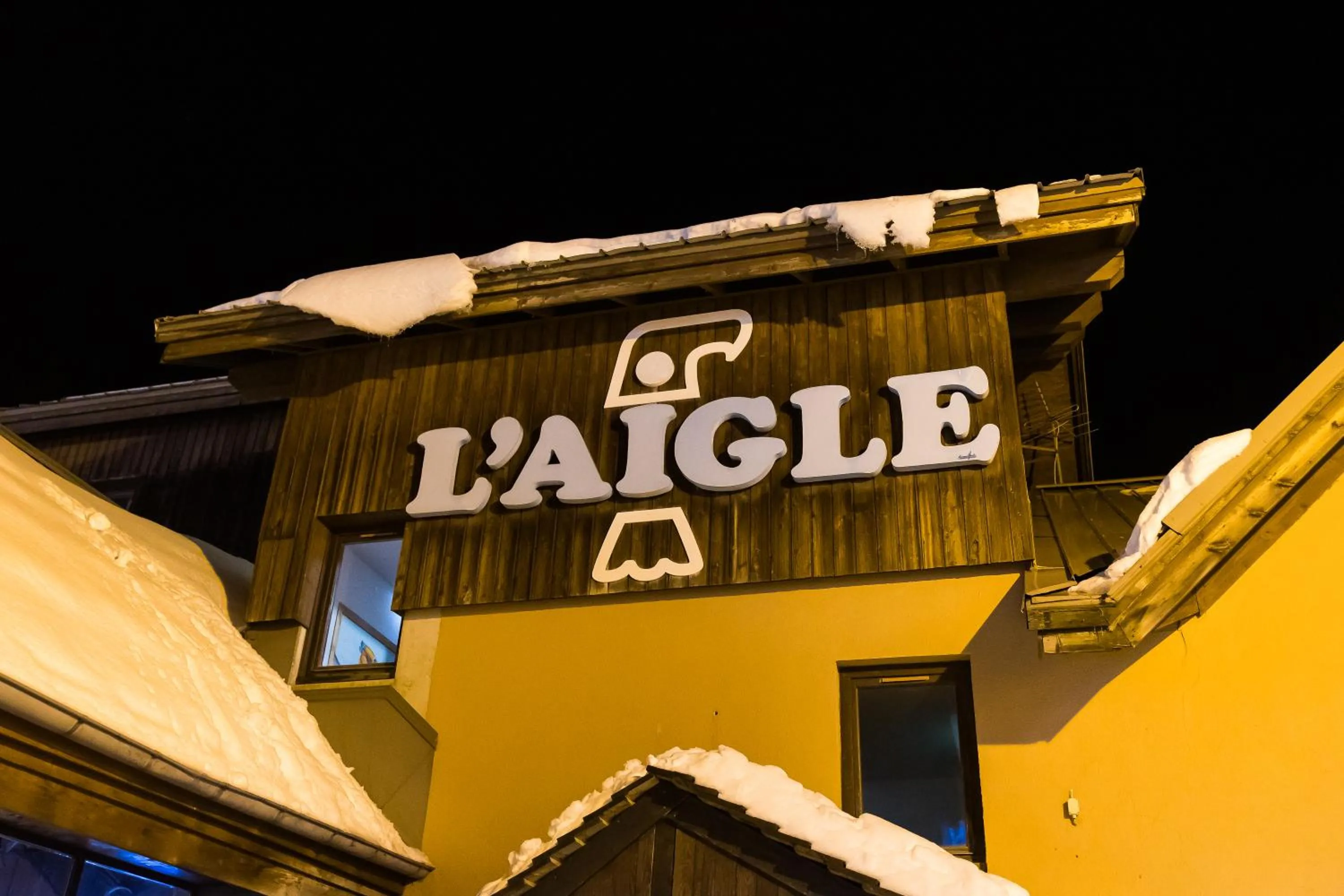 Property building in Hotel l'Aigle