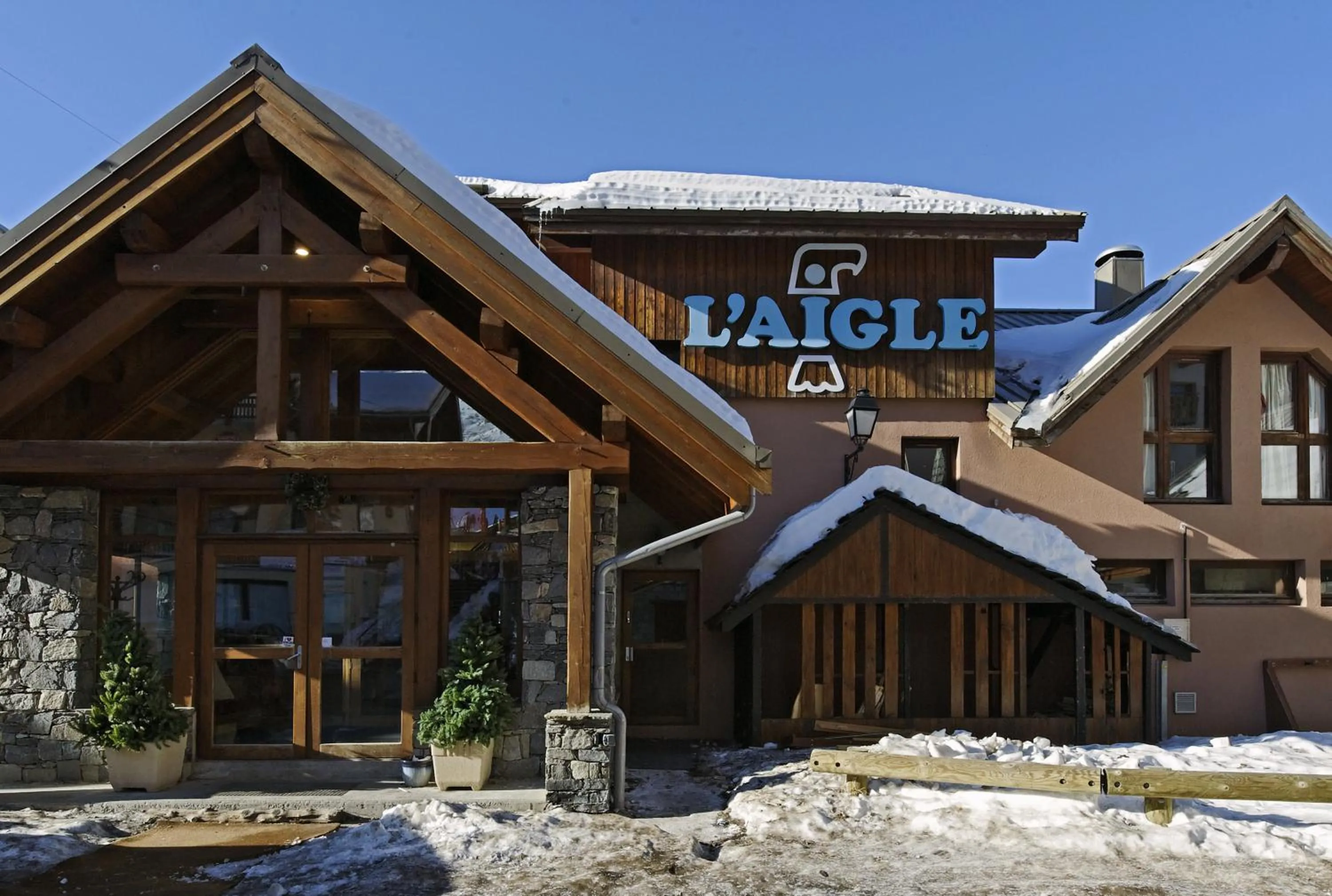 Property building in Hotel l'Aigle
