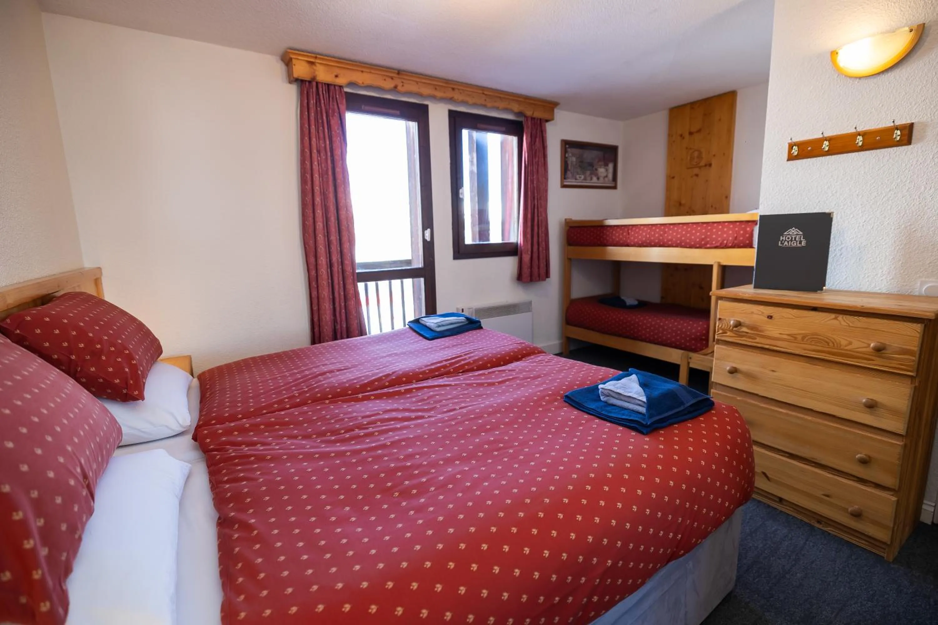 Bedroom, Bed in Hotel l'Aigle