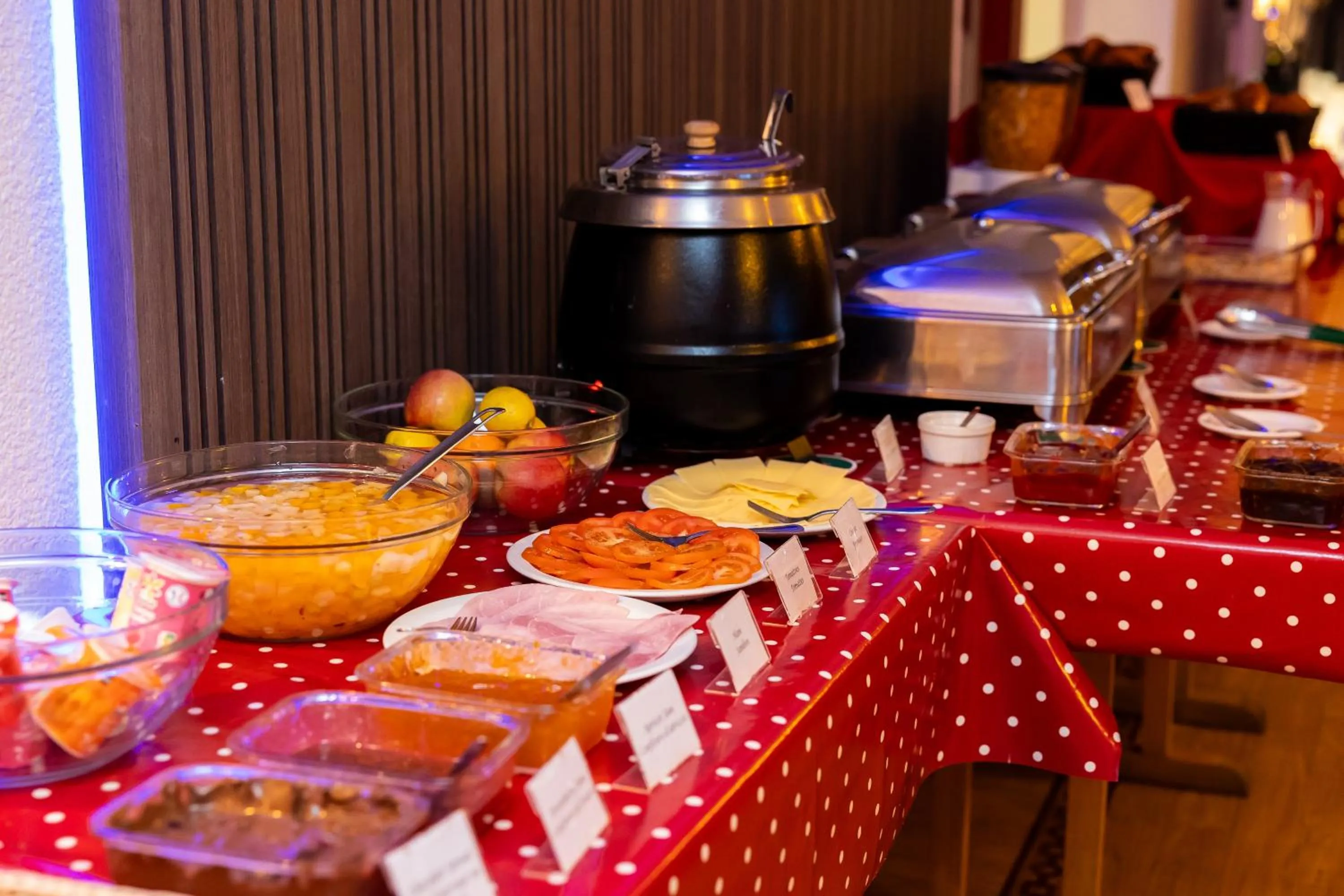 Breakfast in Hotel l'Aigle