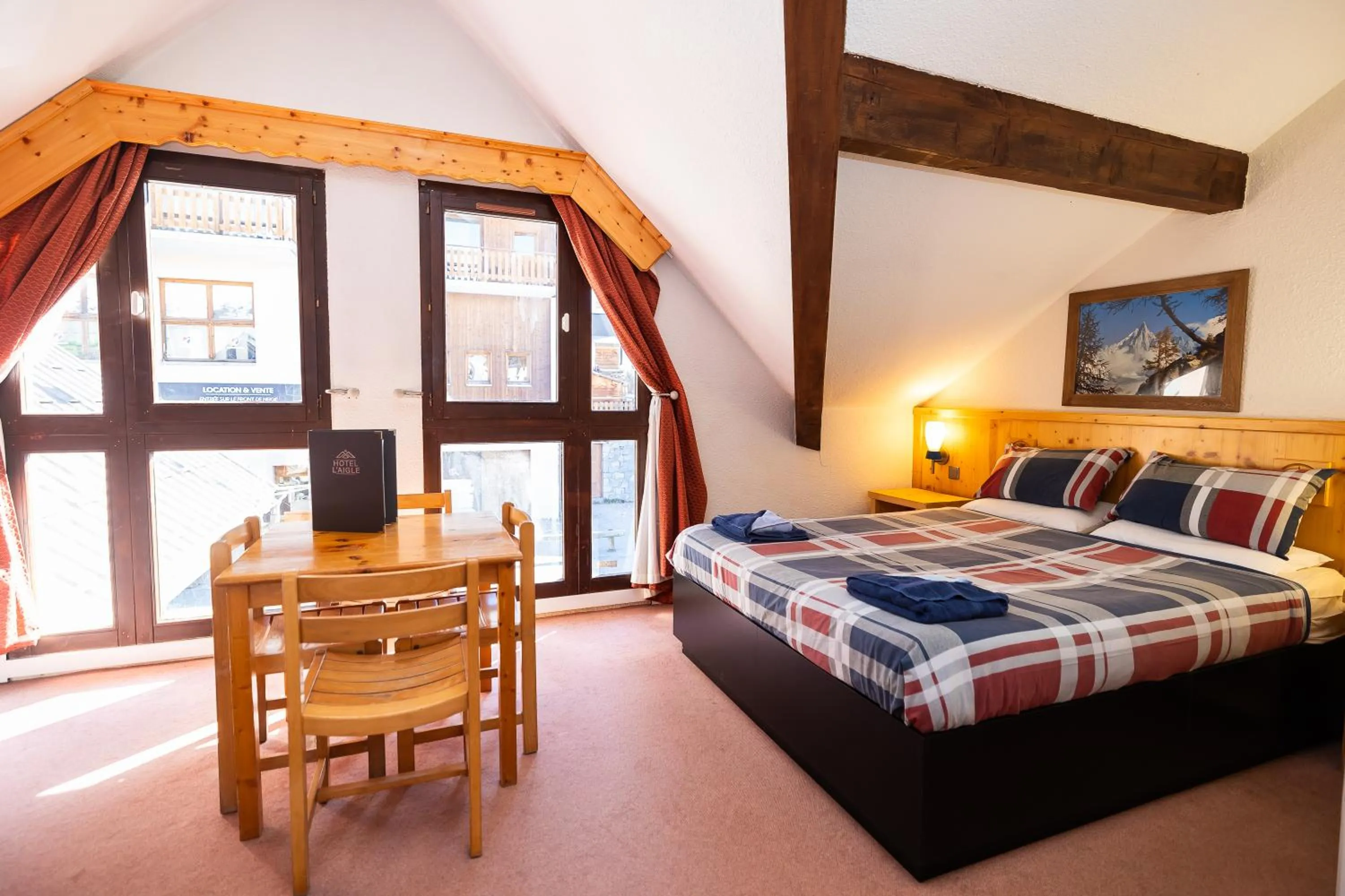 Bedroom, Bed in Hotel l'Aigle