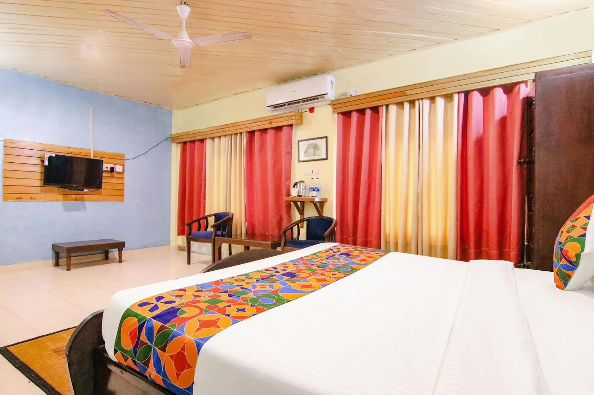 Bed in Royal Green Buds