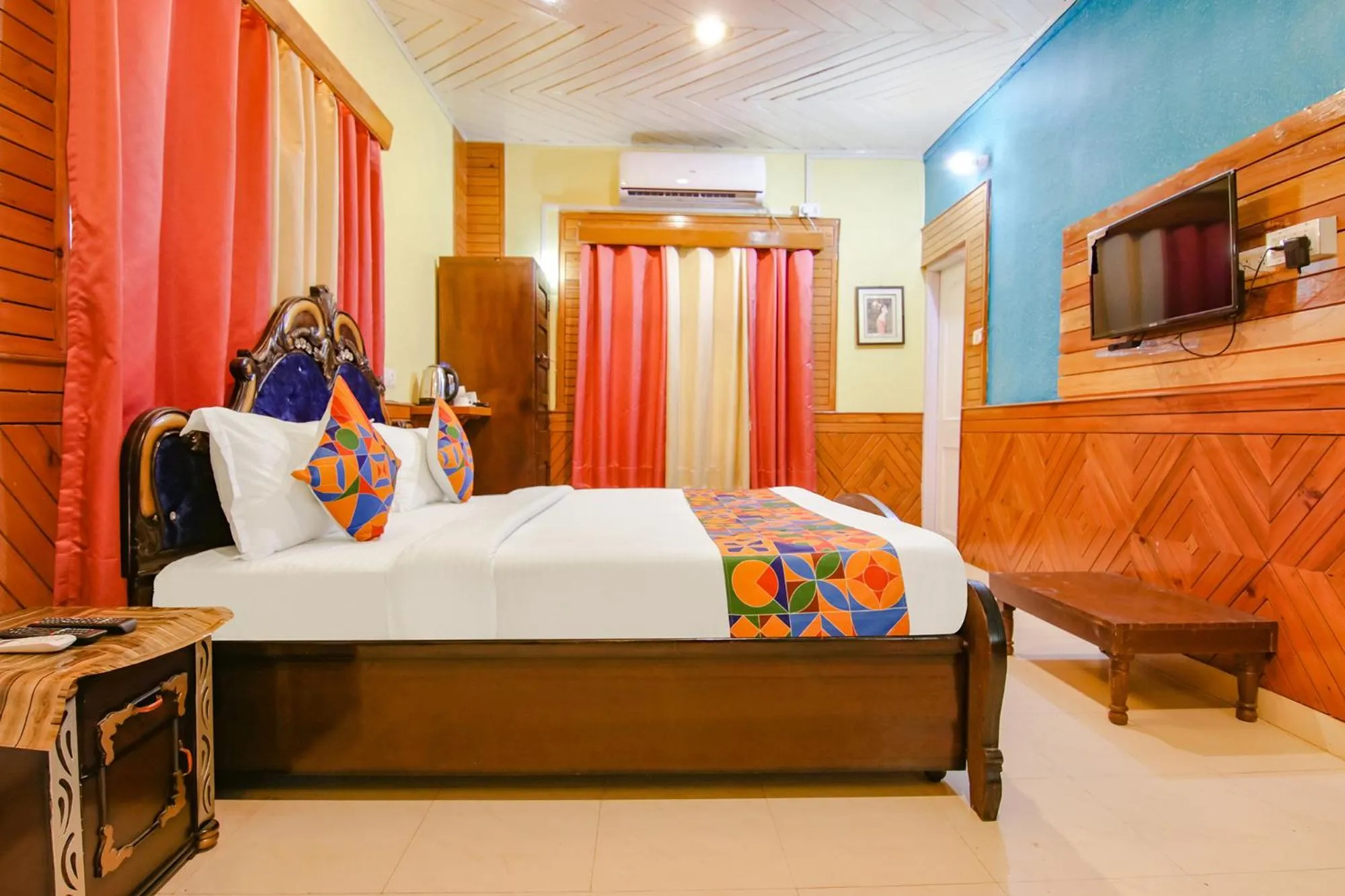 Bed in Royal Green Buds