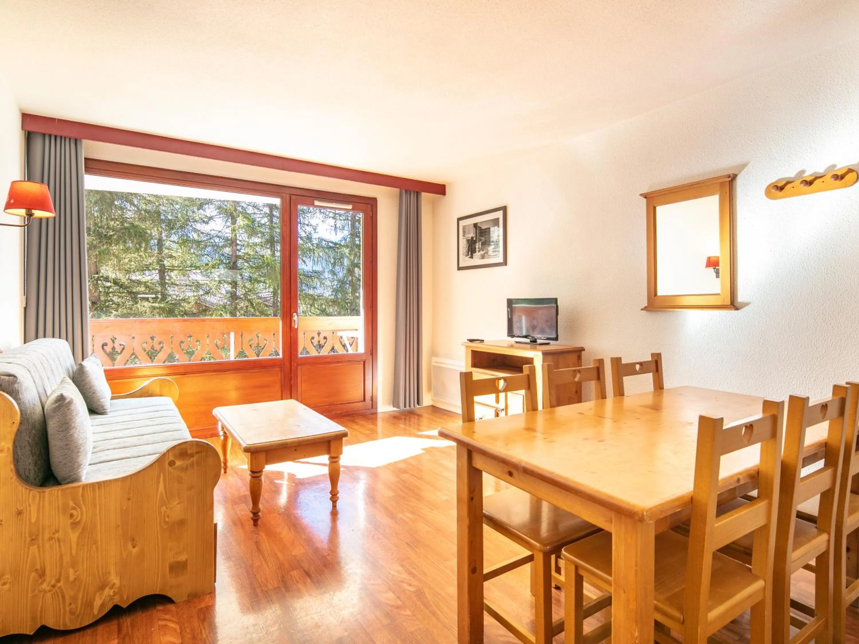 Dining area in Vacancéole - Résidence L'Edelweiss