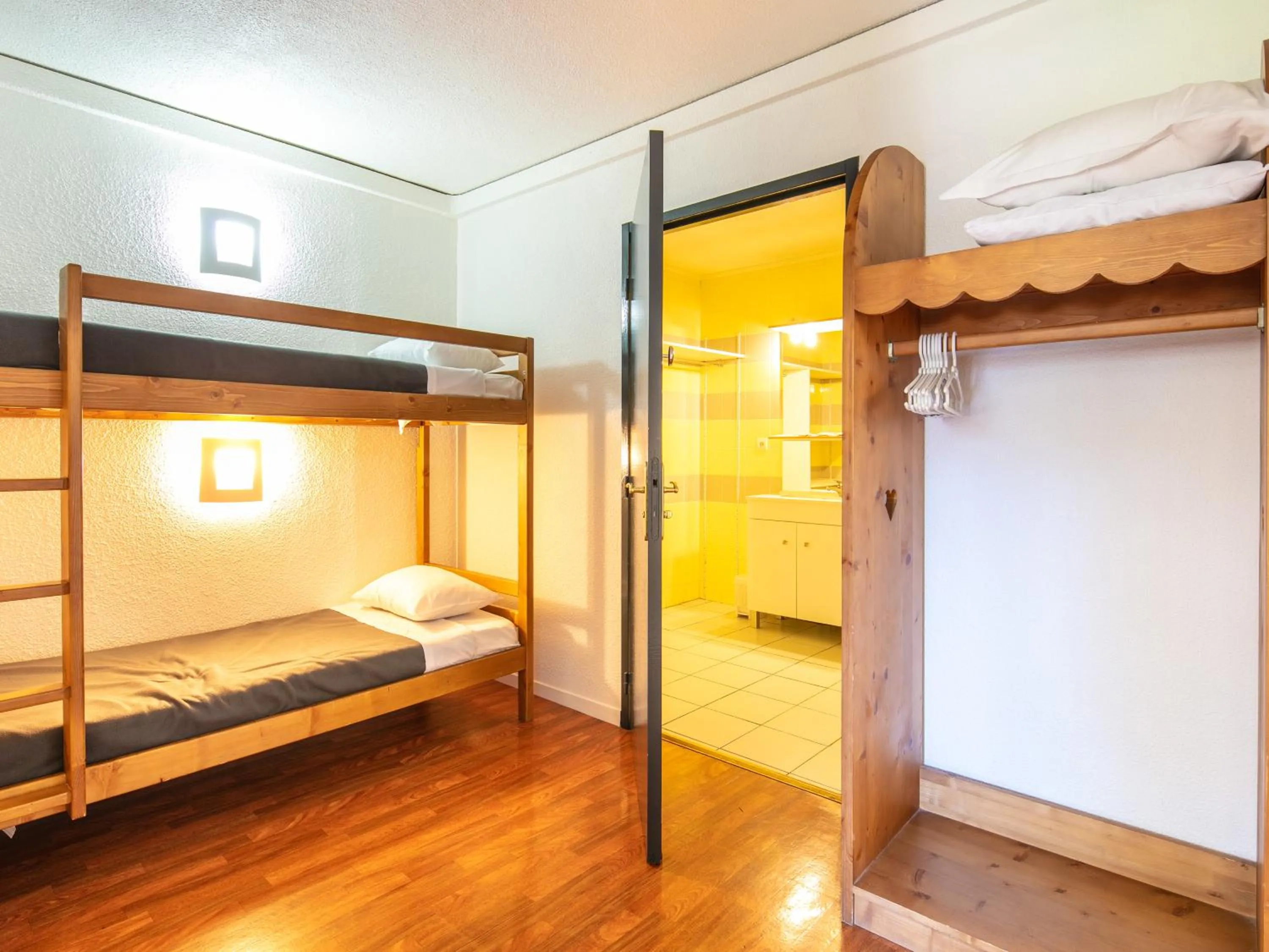 Bedroom, Bed in Vacancéole - Résidence L'Edelweiss