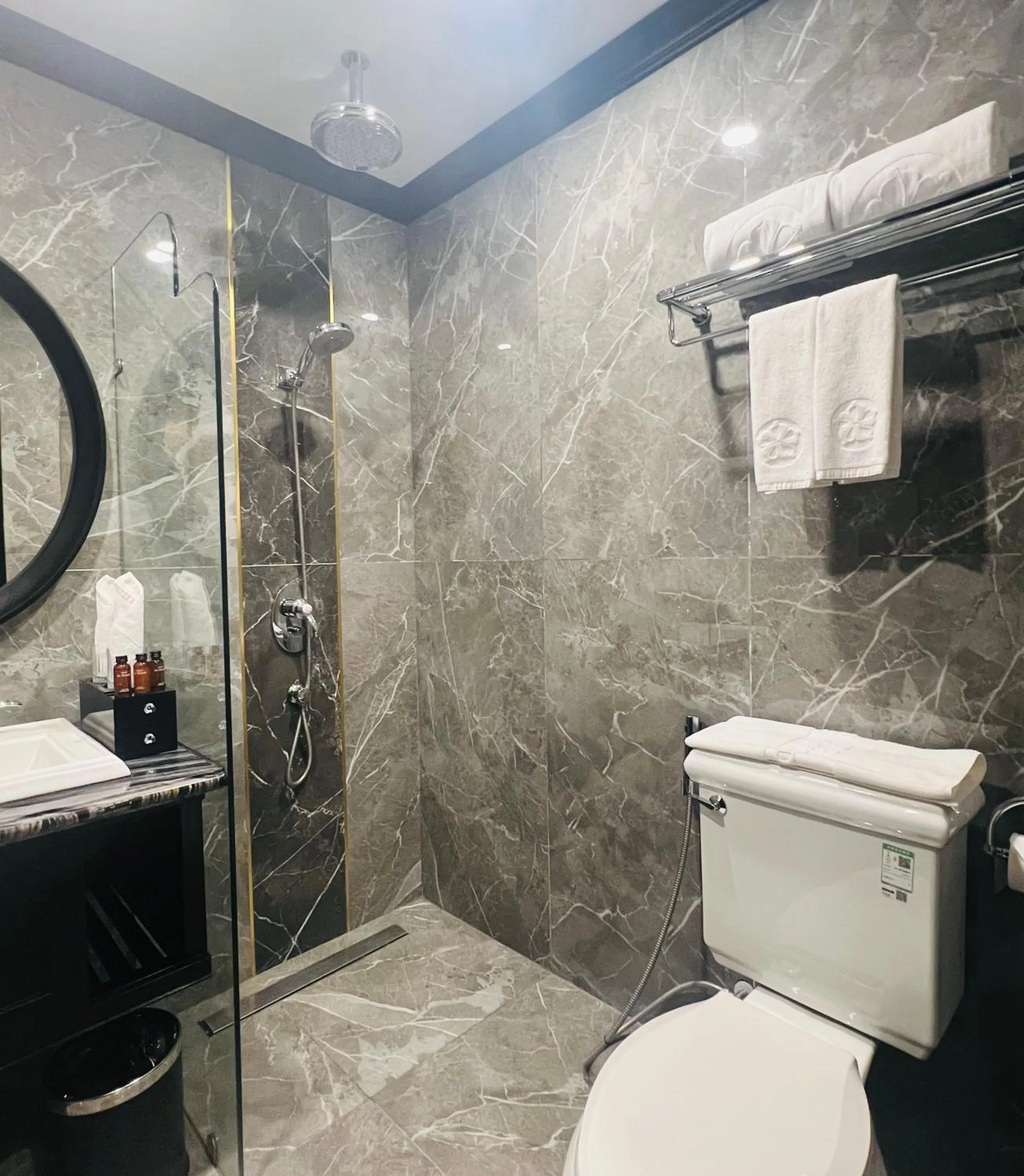 Bathroom in Hotel du Monde Classic