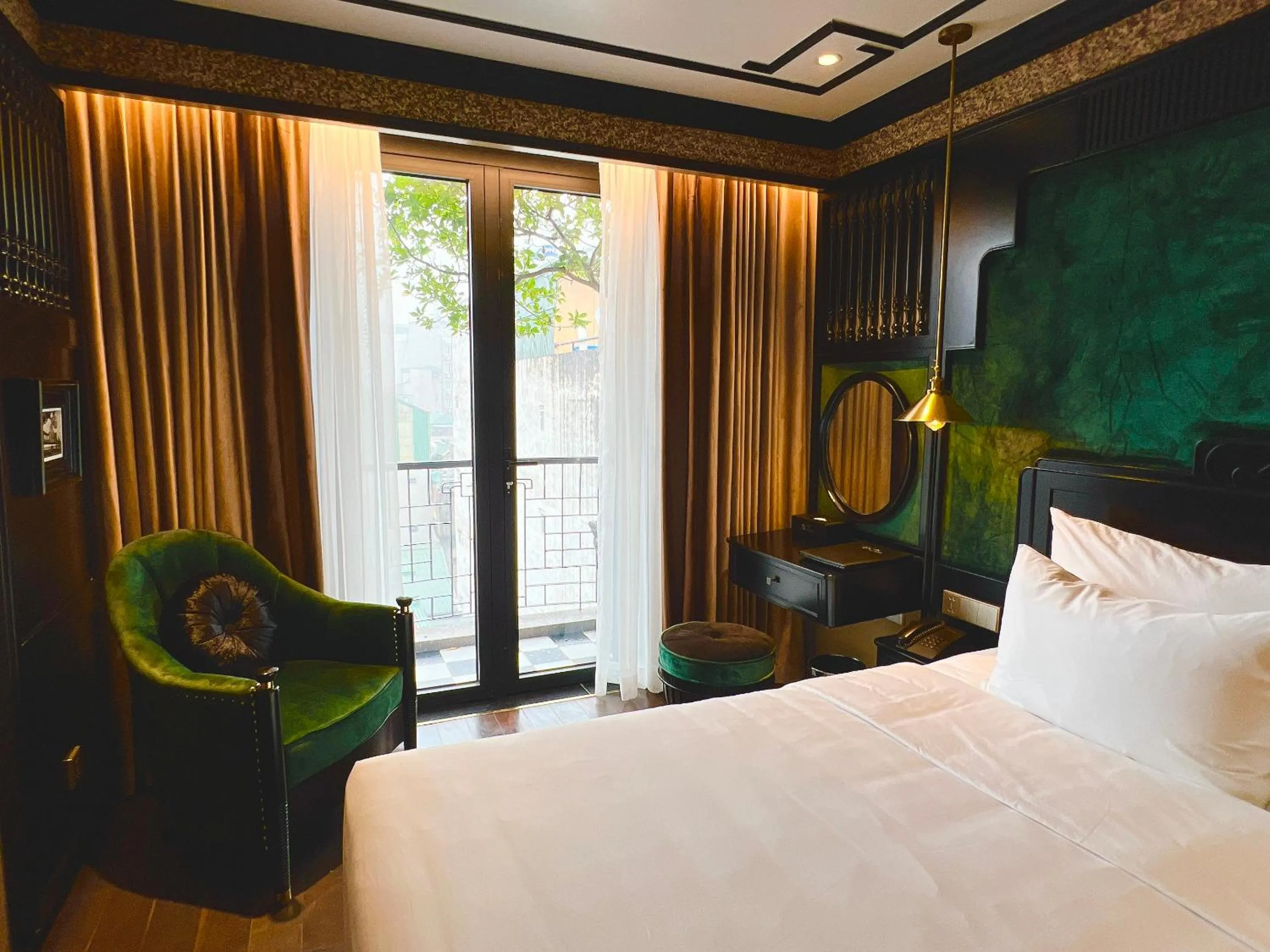 Photo of the whole room, Bed in Hotel du Monde Classic