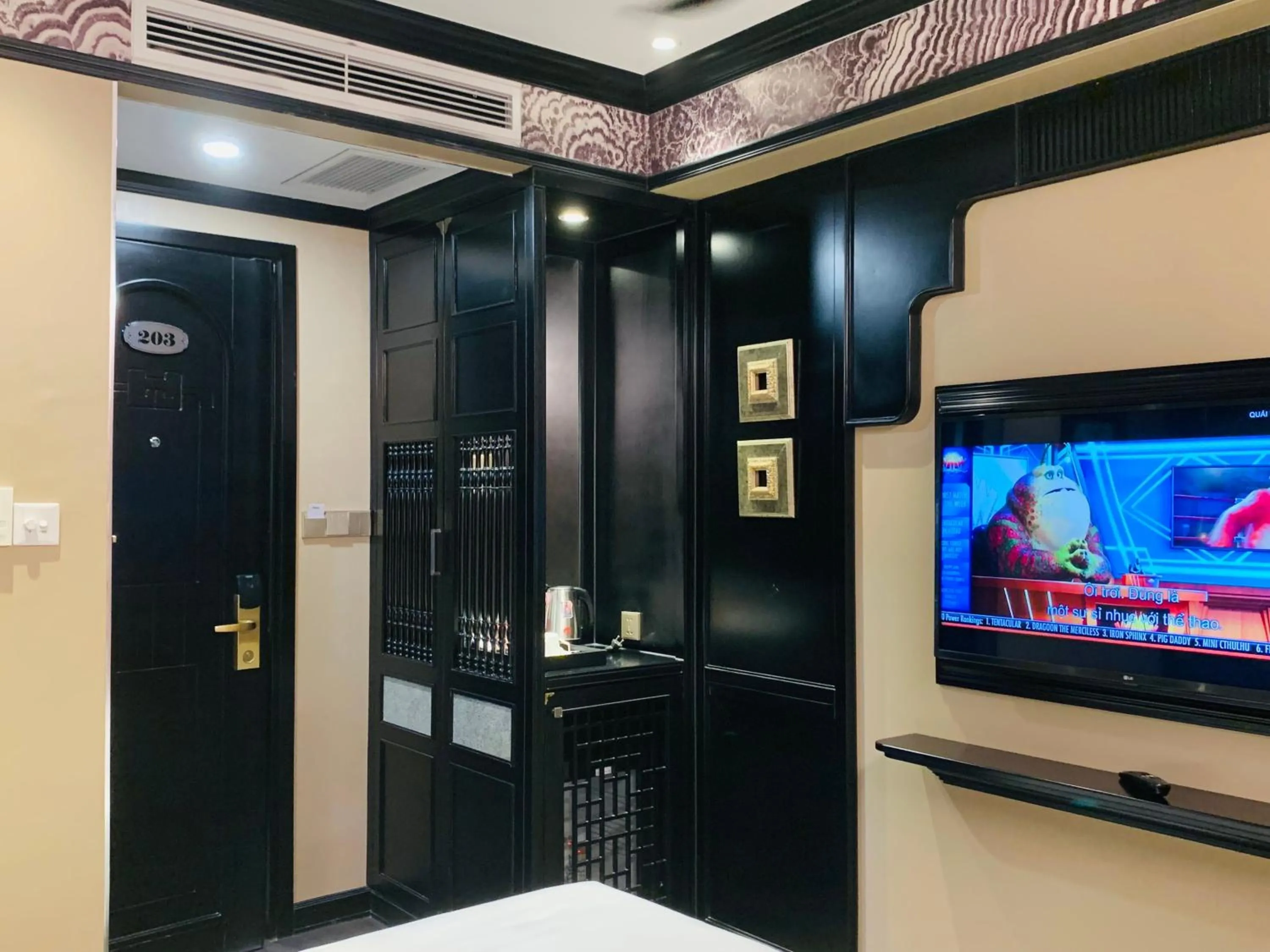 TV and multimedia in Hotel du Monde Classic