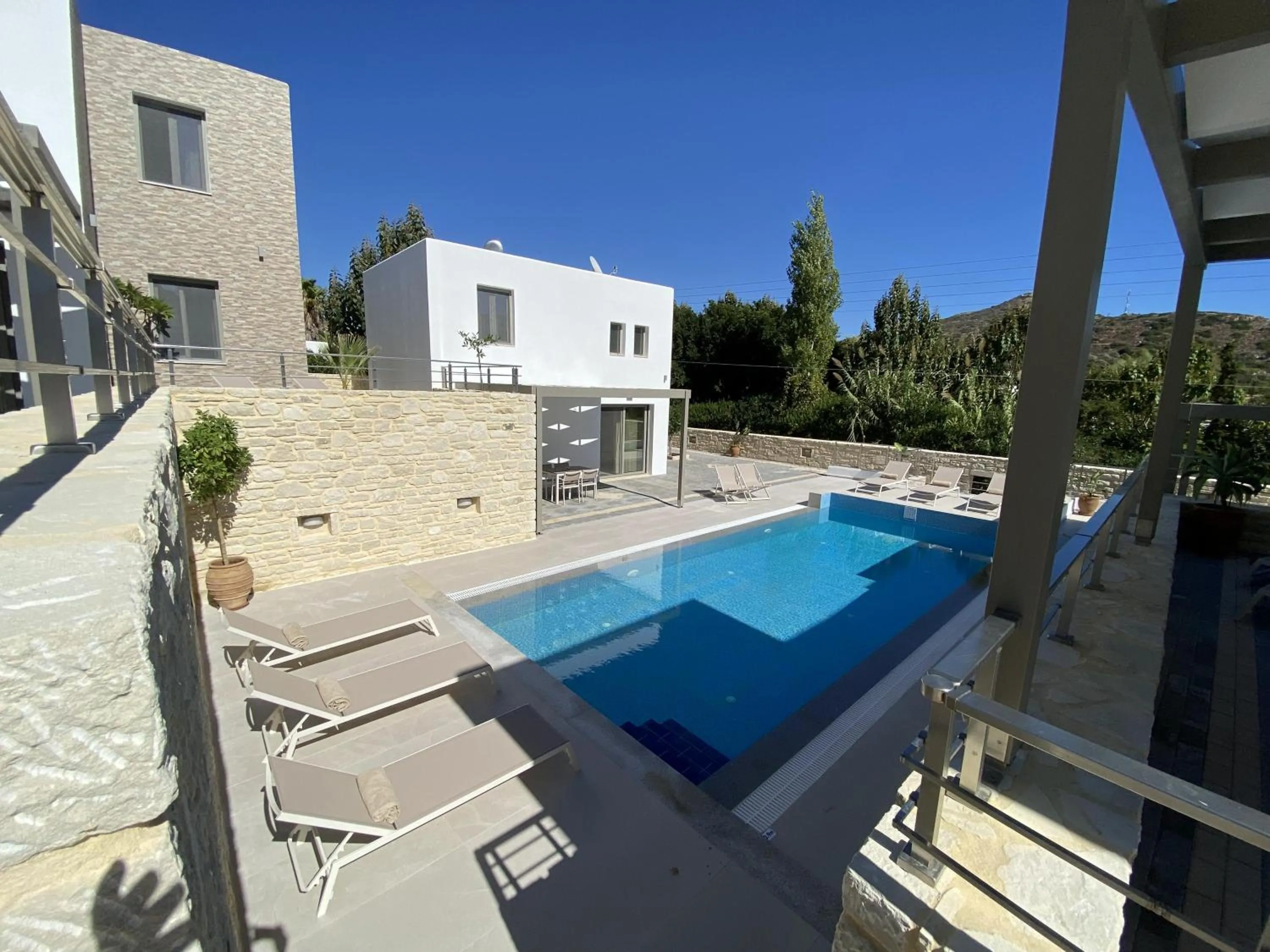 Swimming pool in Matala Prime Villas
