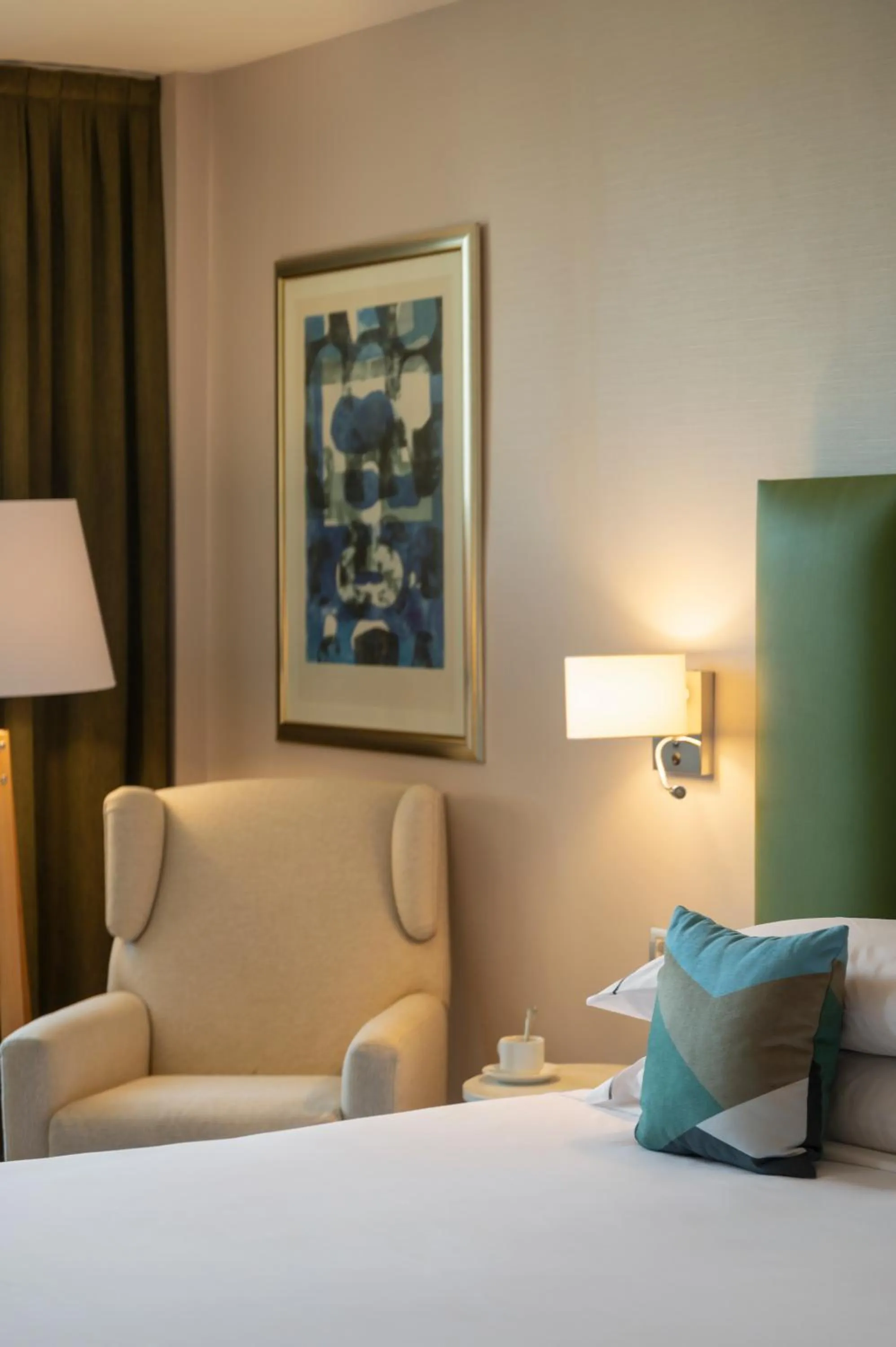 Living room, Bed in Hesperia Barcelona Sant Just