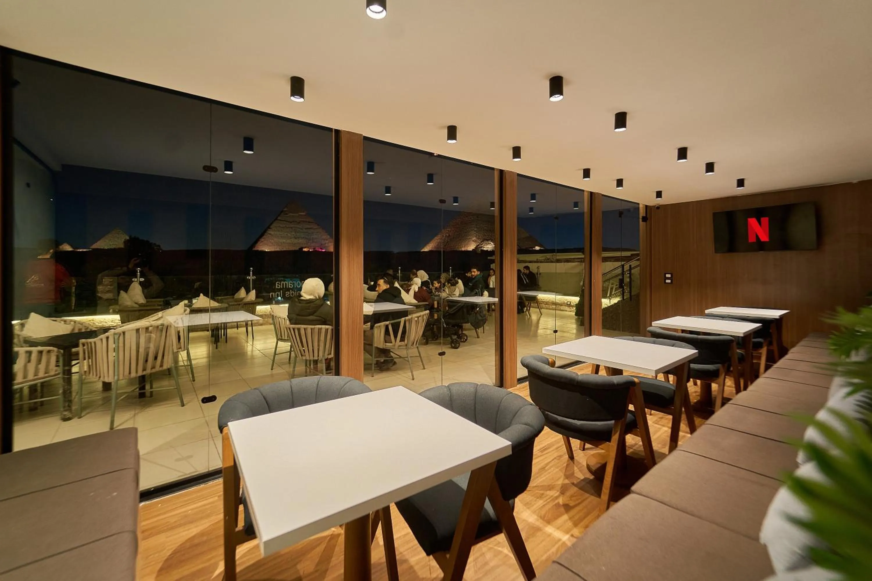 Restaurant/places to eat in PANORAMA view pyramids