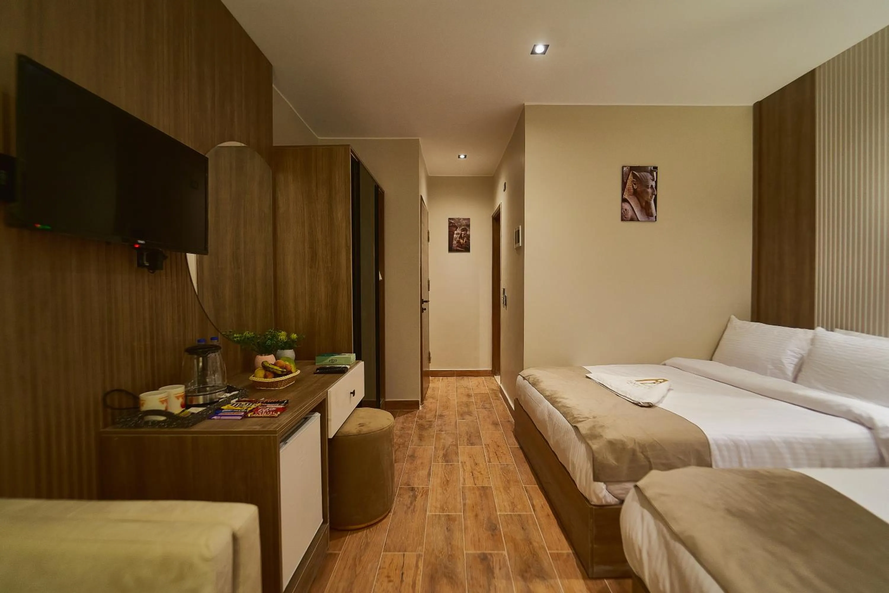 Bedroom, Bed in PANORAMA view pyramids