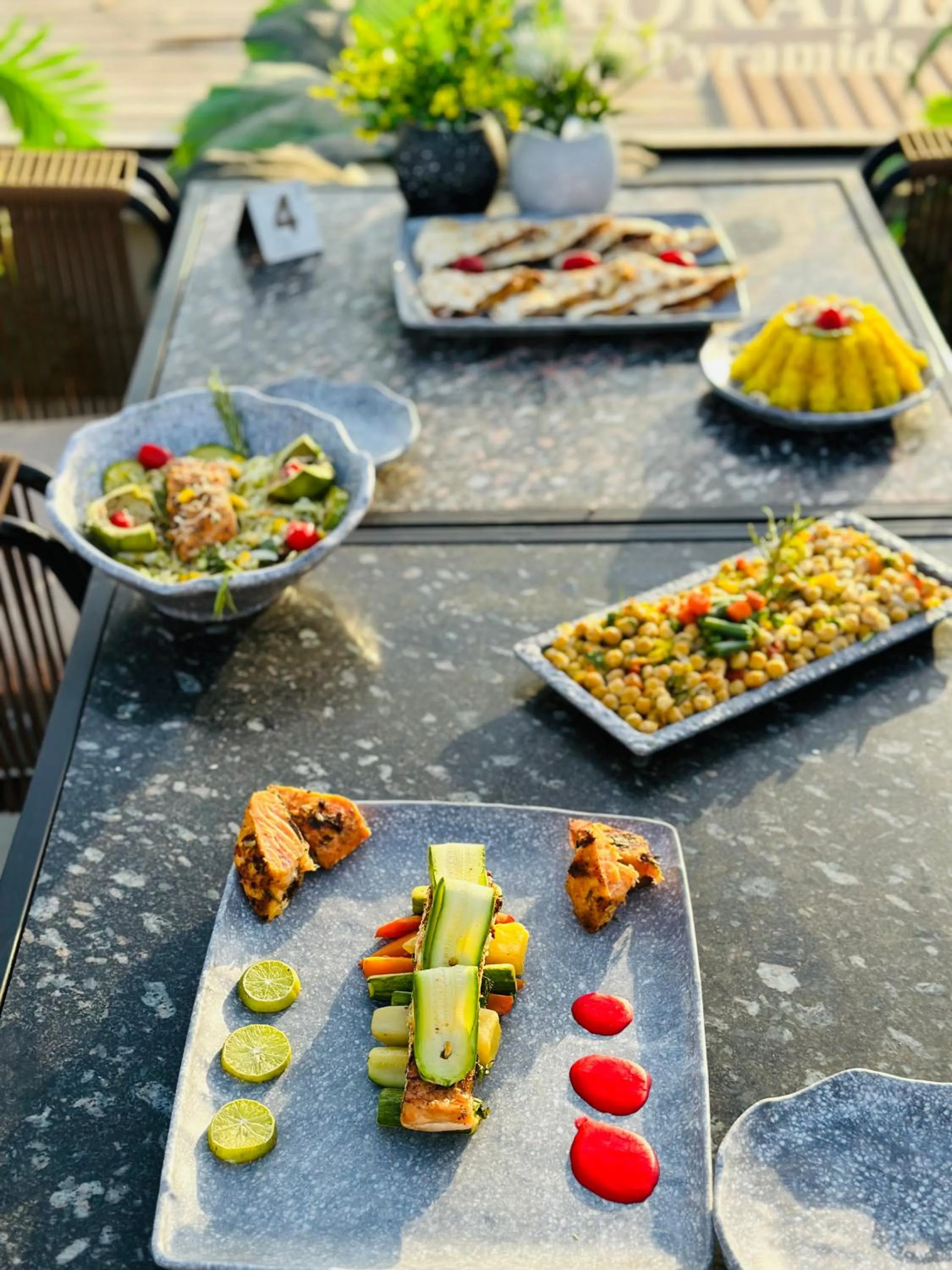 Restaurant/places to eat in PANORAMA view pyramids