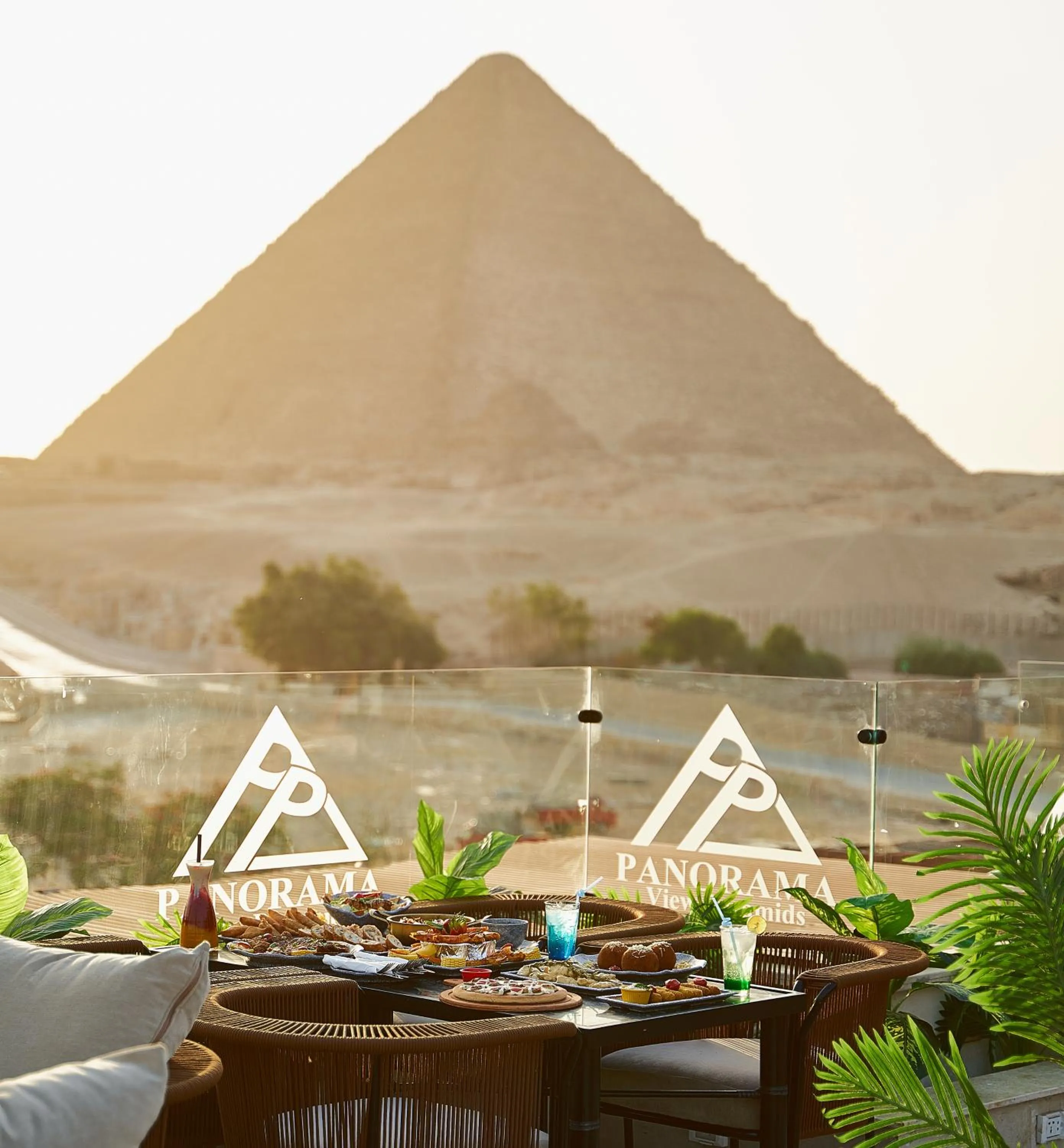 Restaurant/places to eat in PANORAMA view pyramids