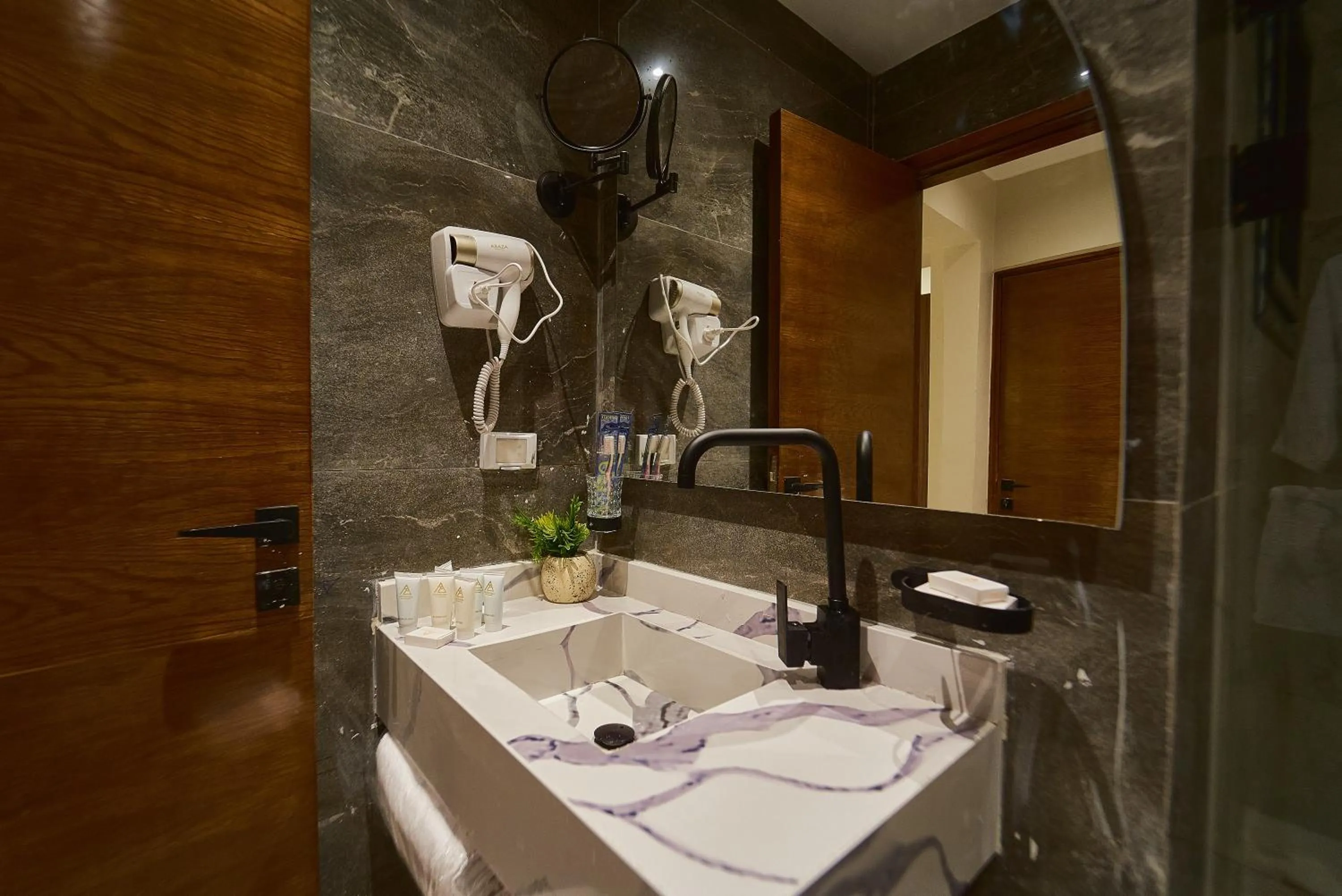 Bathroom in PANORAMA view pyramids