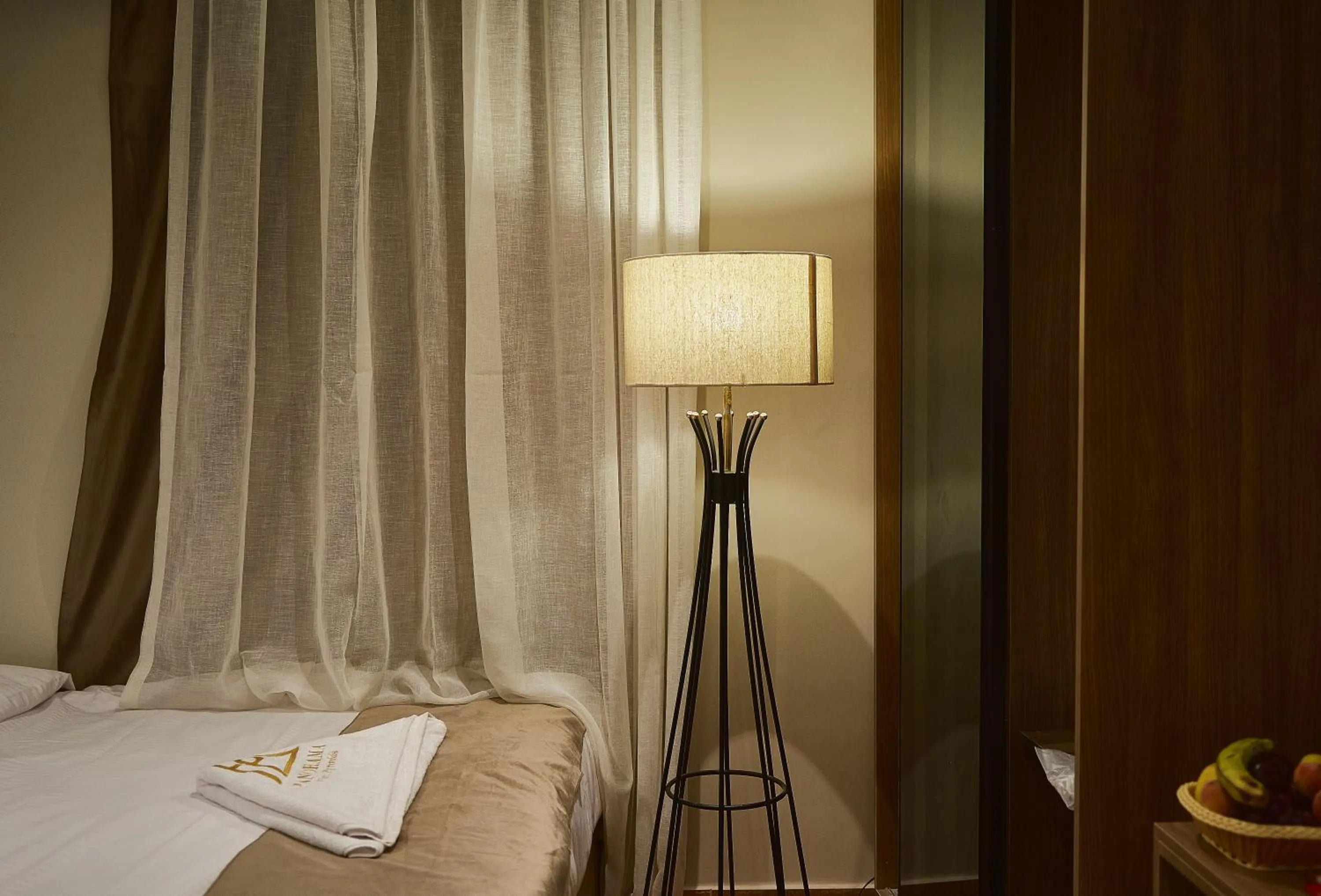 Bed in PANORAMA view pyramids