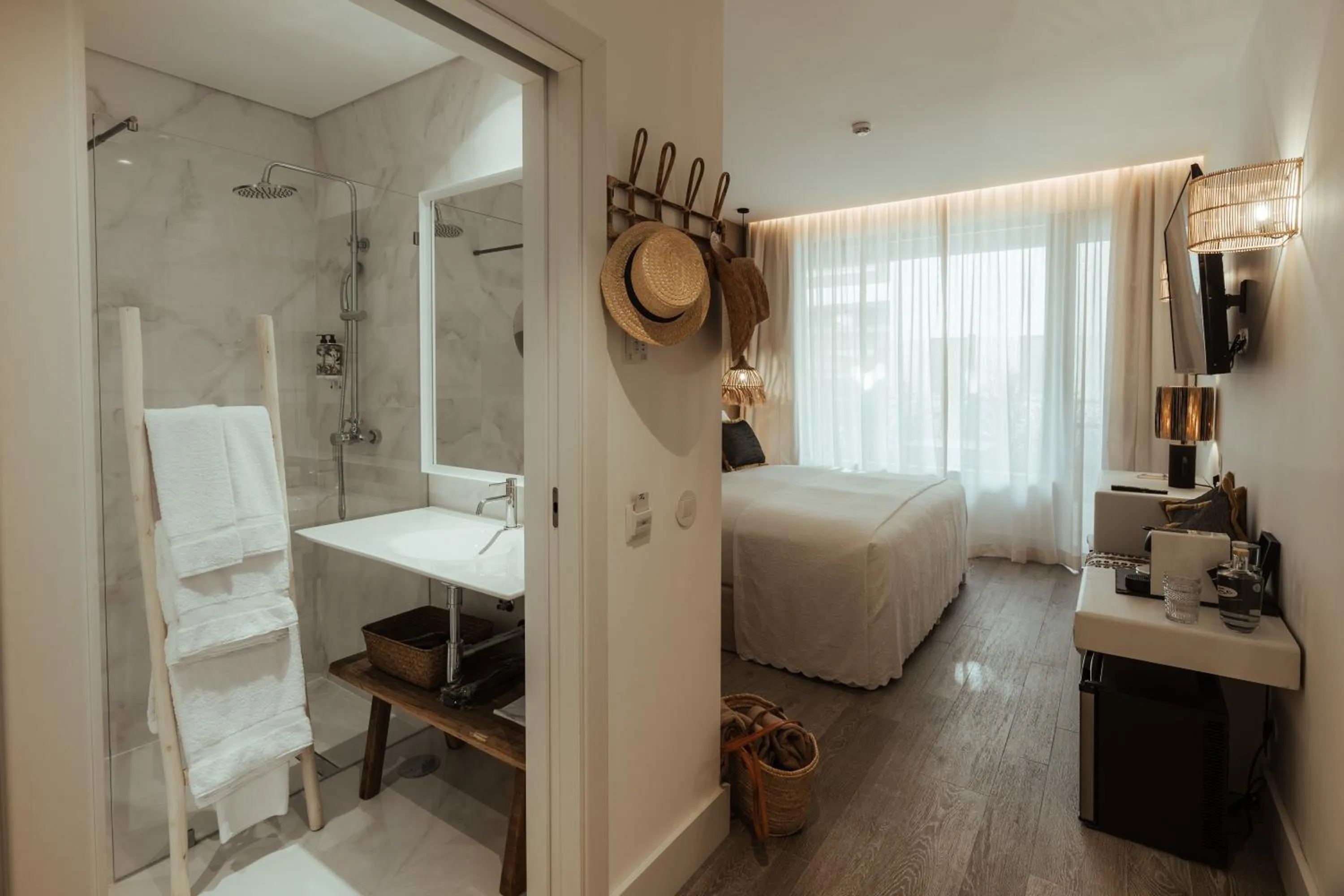Bathroom, Bed in AlmaLusa Comporta