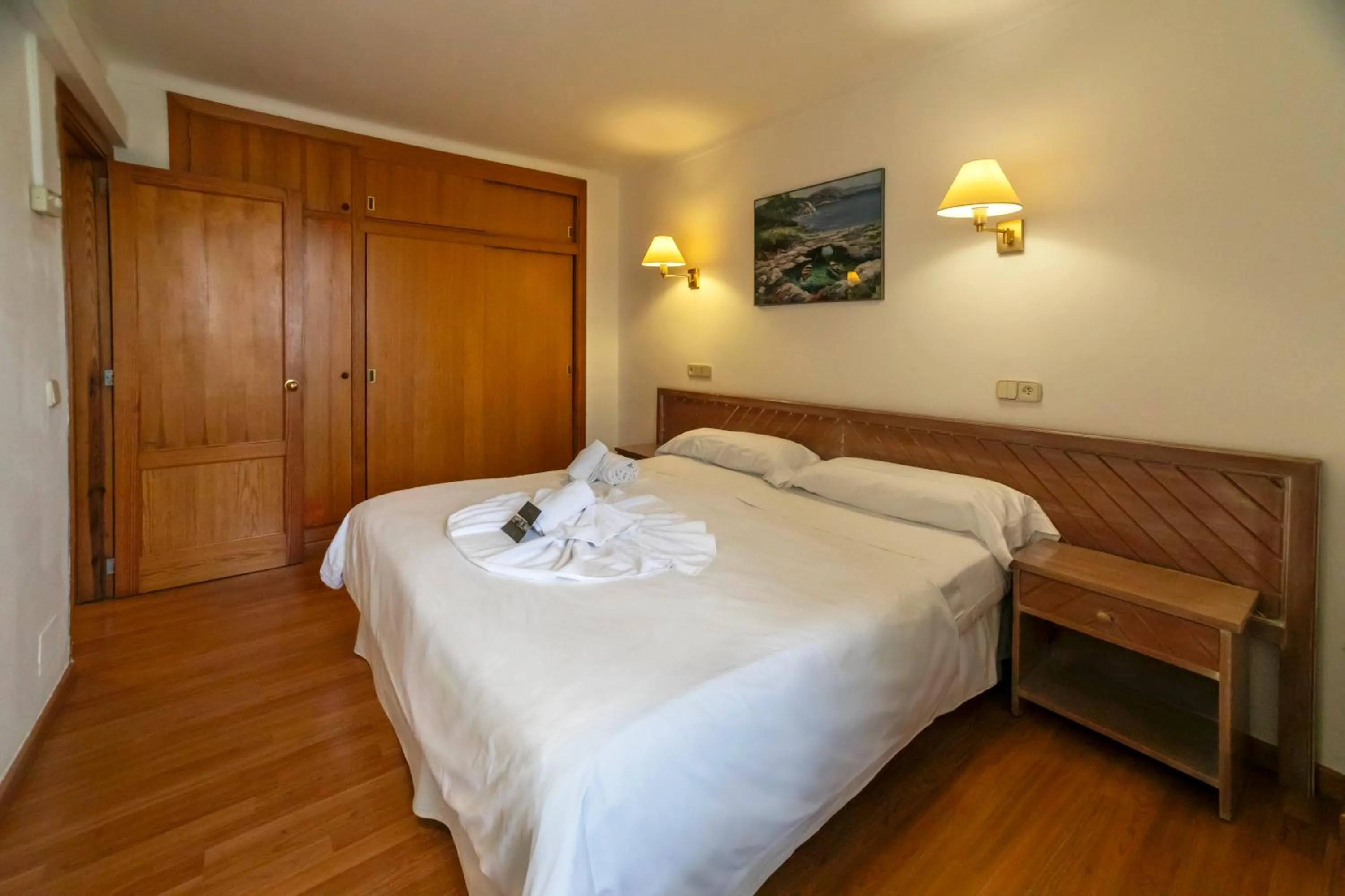 Bedroom, Bed in Apartamentos Carlos V