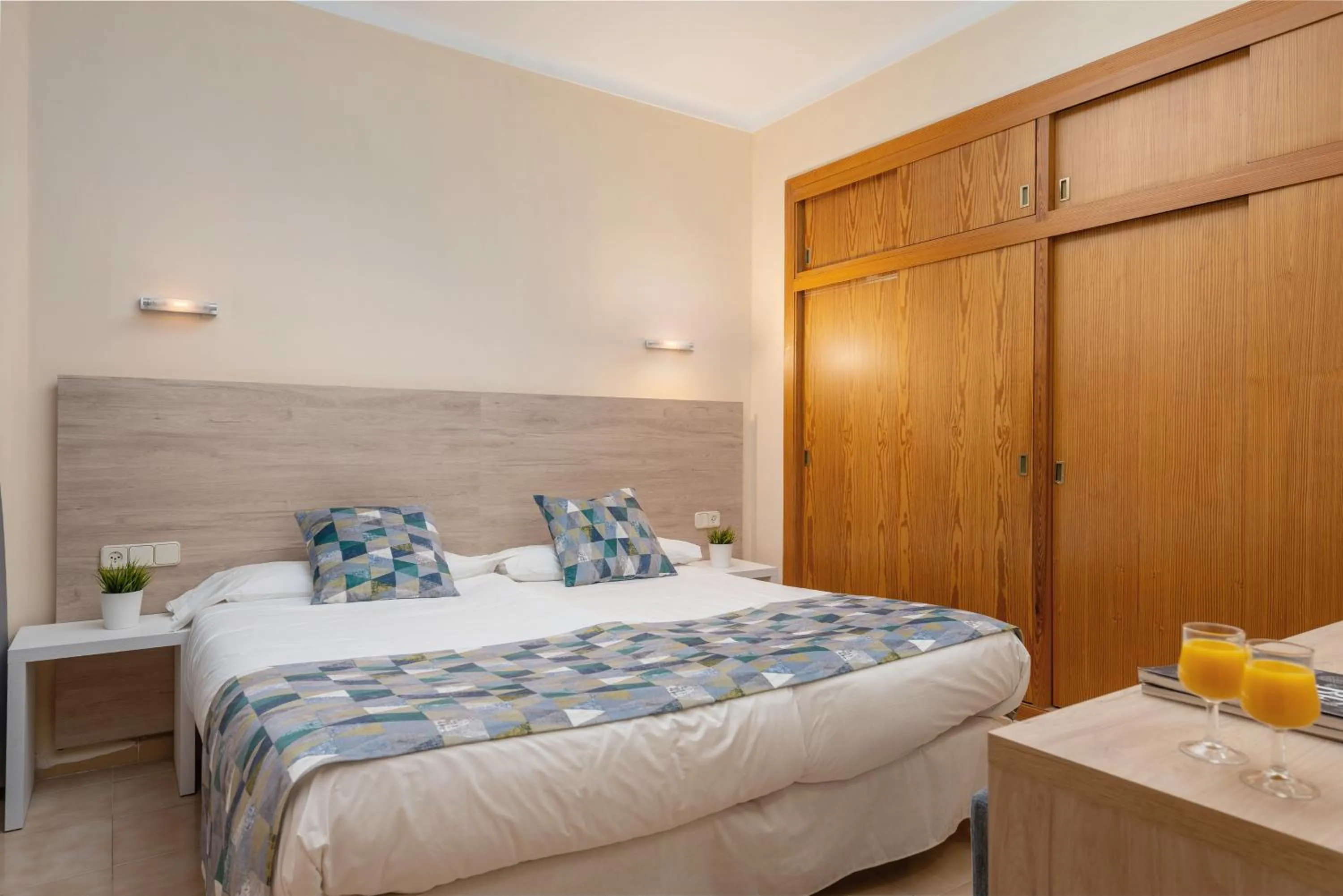 Bedroom, Bed in Apartamentos Carlos V