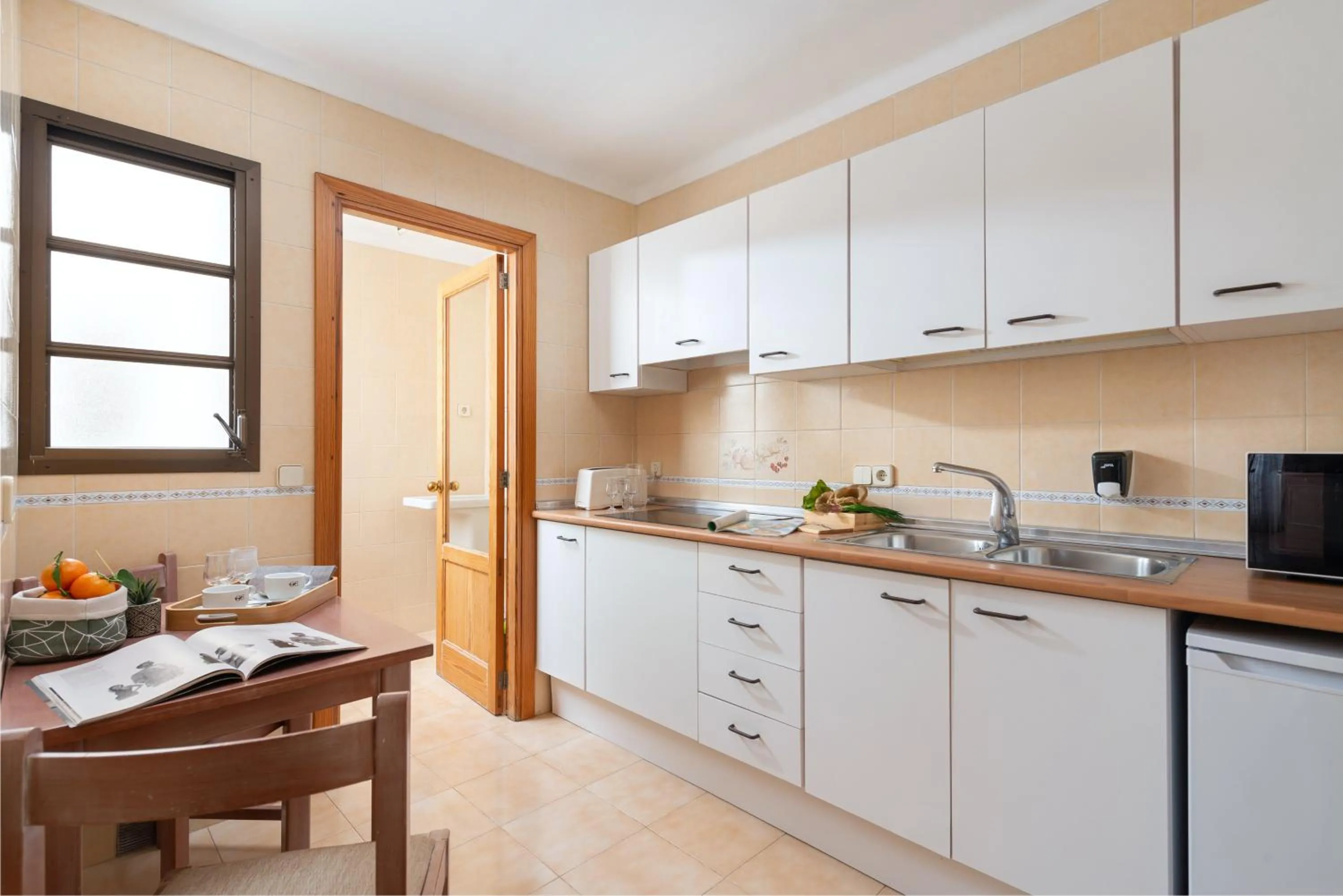 Kitchen or kitchenette in Apartamentos Carlos V