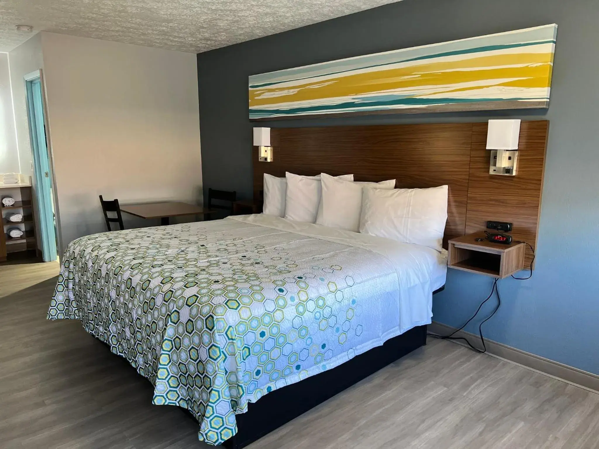 Studio King Room Non-Smoking in HomeTowne Studios by Red Roof Georgetown, KY Studio King Room Non-Smoking in HomeTowne Studios by Red Roof Georgetown, KY