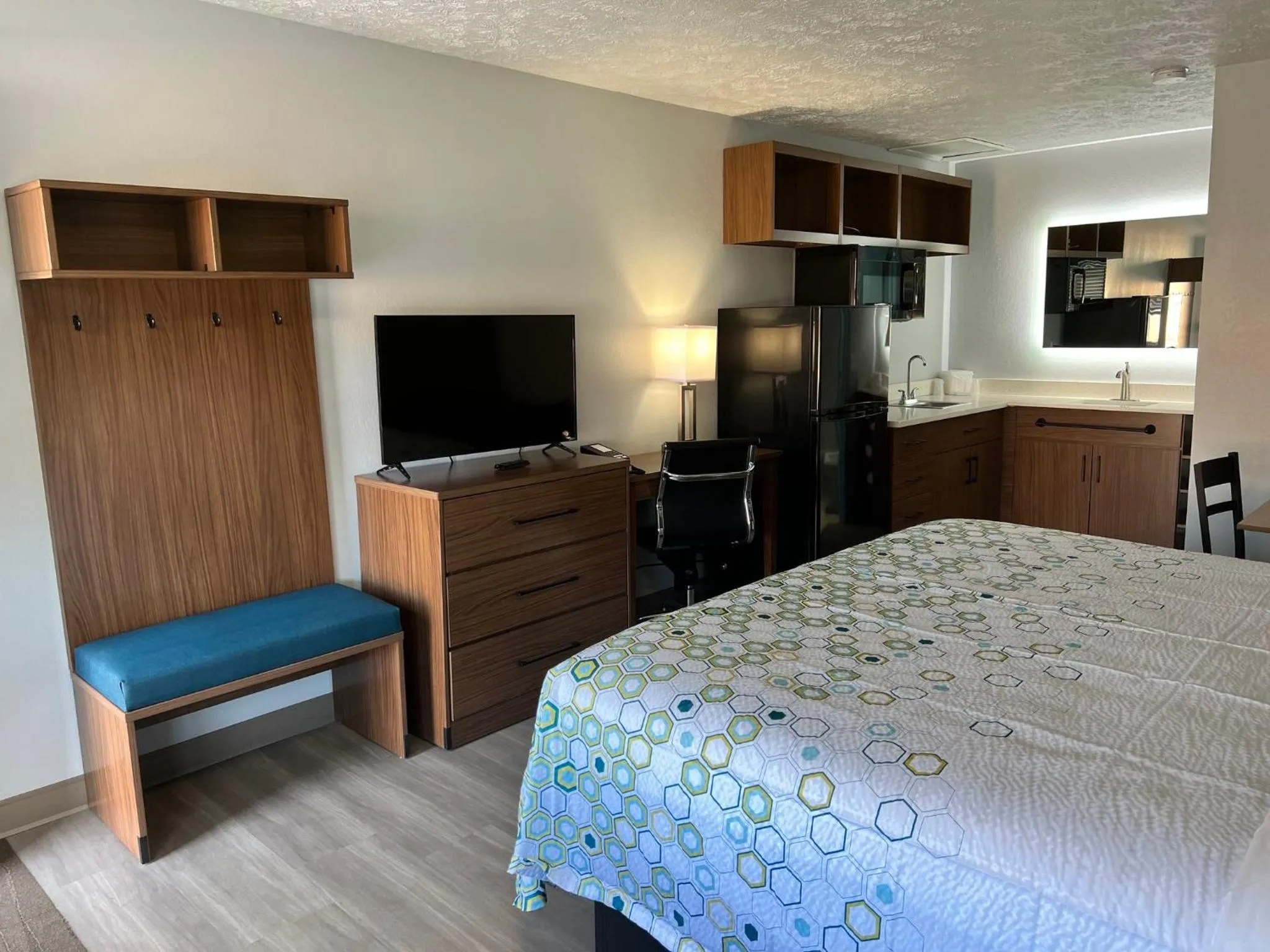 Bedroom, Bed in HomeTowne Studios by Red Roof Georgetown, KY