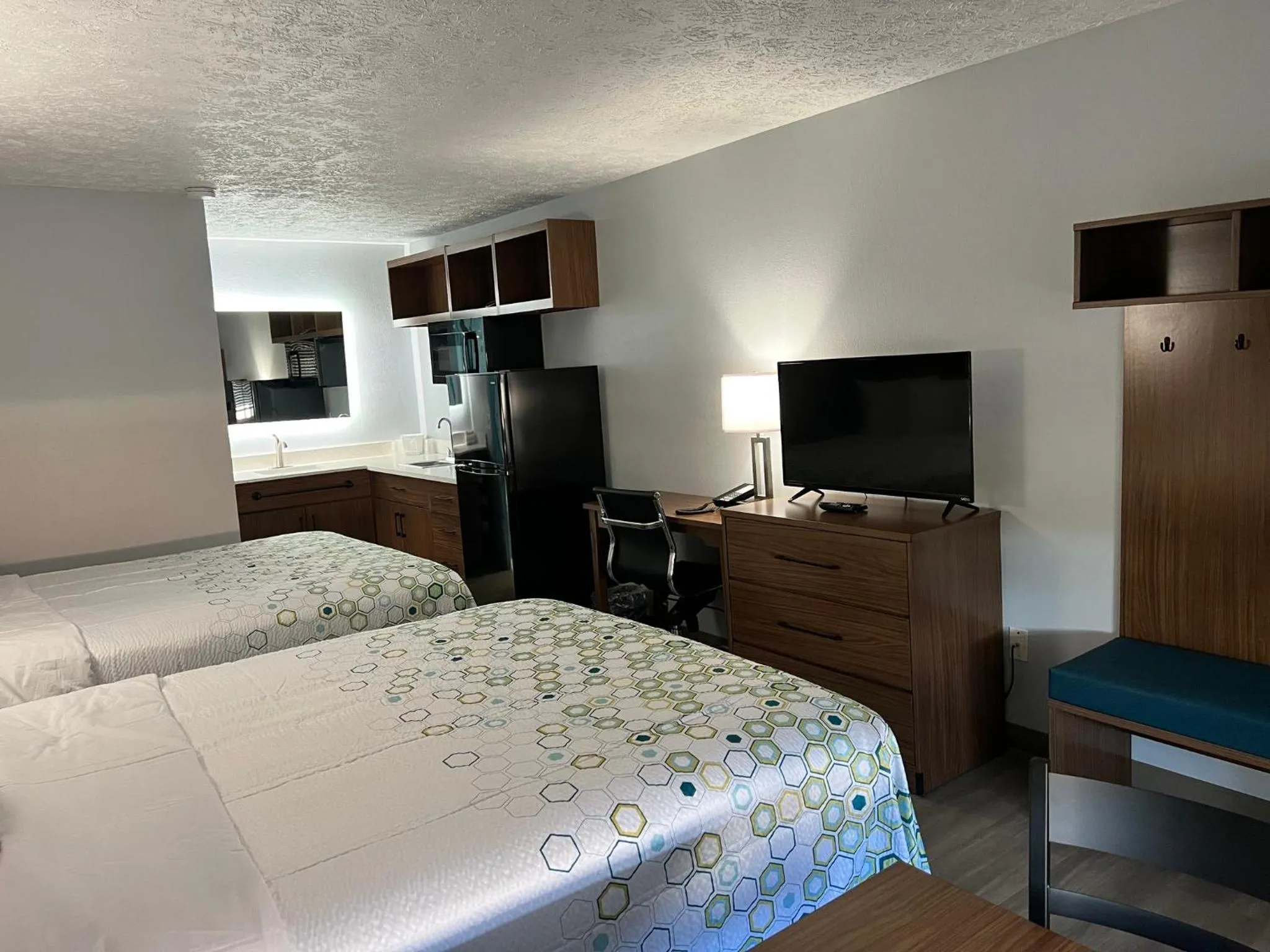 Bedroom, Bed in HomeTowne Studios by Red Roof Georgetown, KY