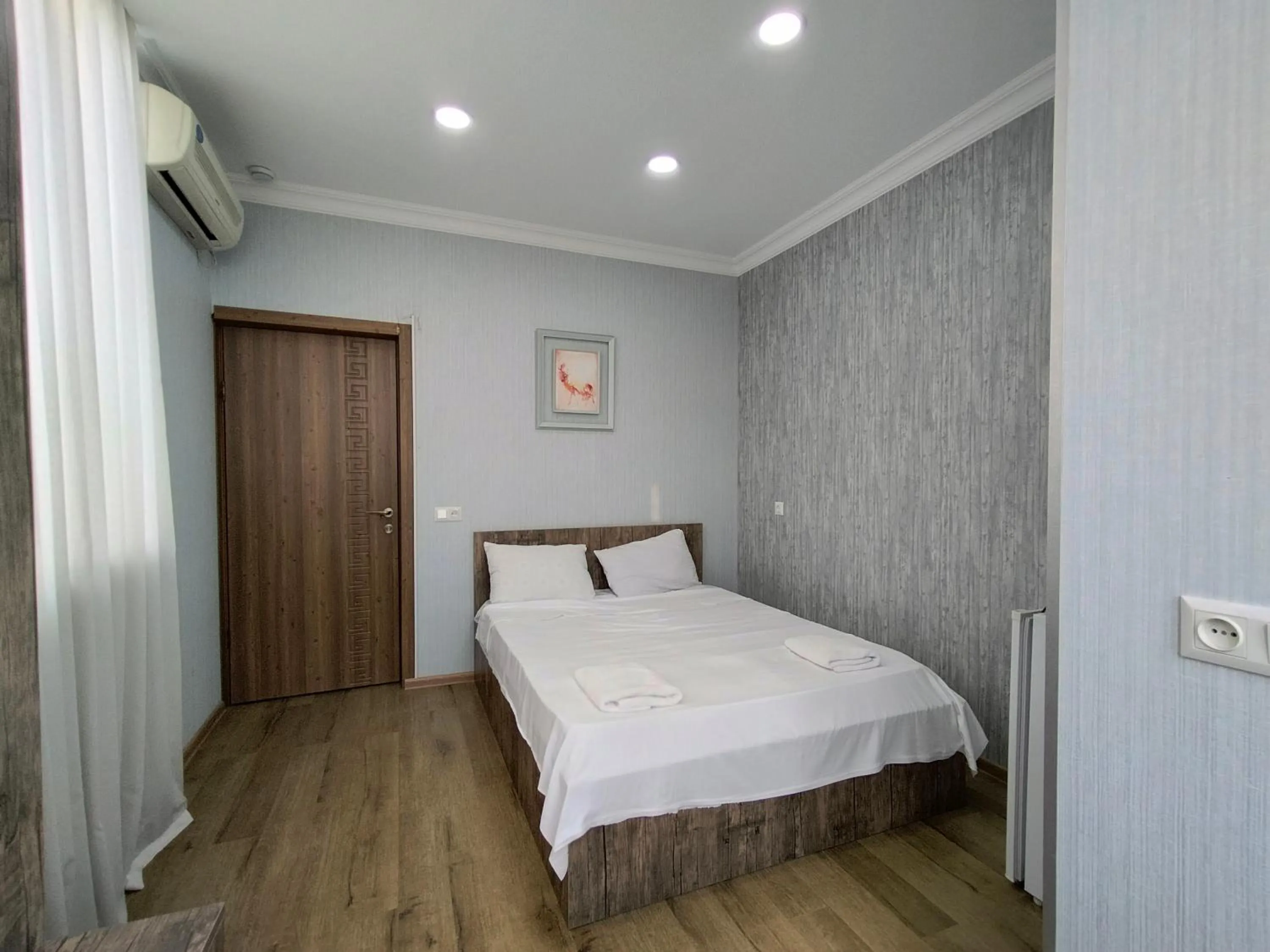 Photo of the whole room in New Star