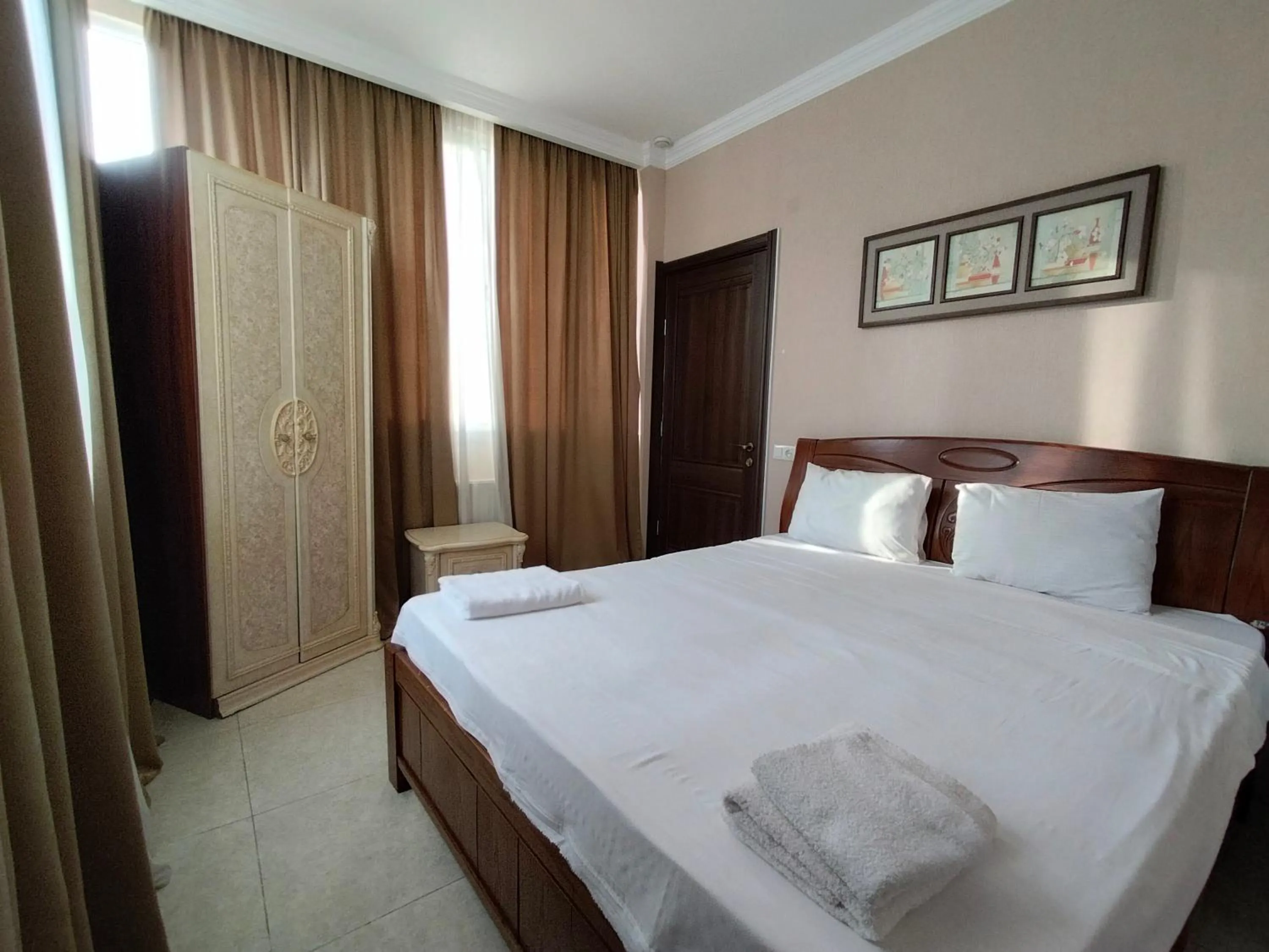 Photo of the whole room in New Star