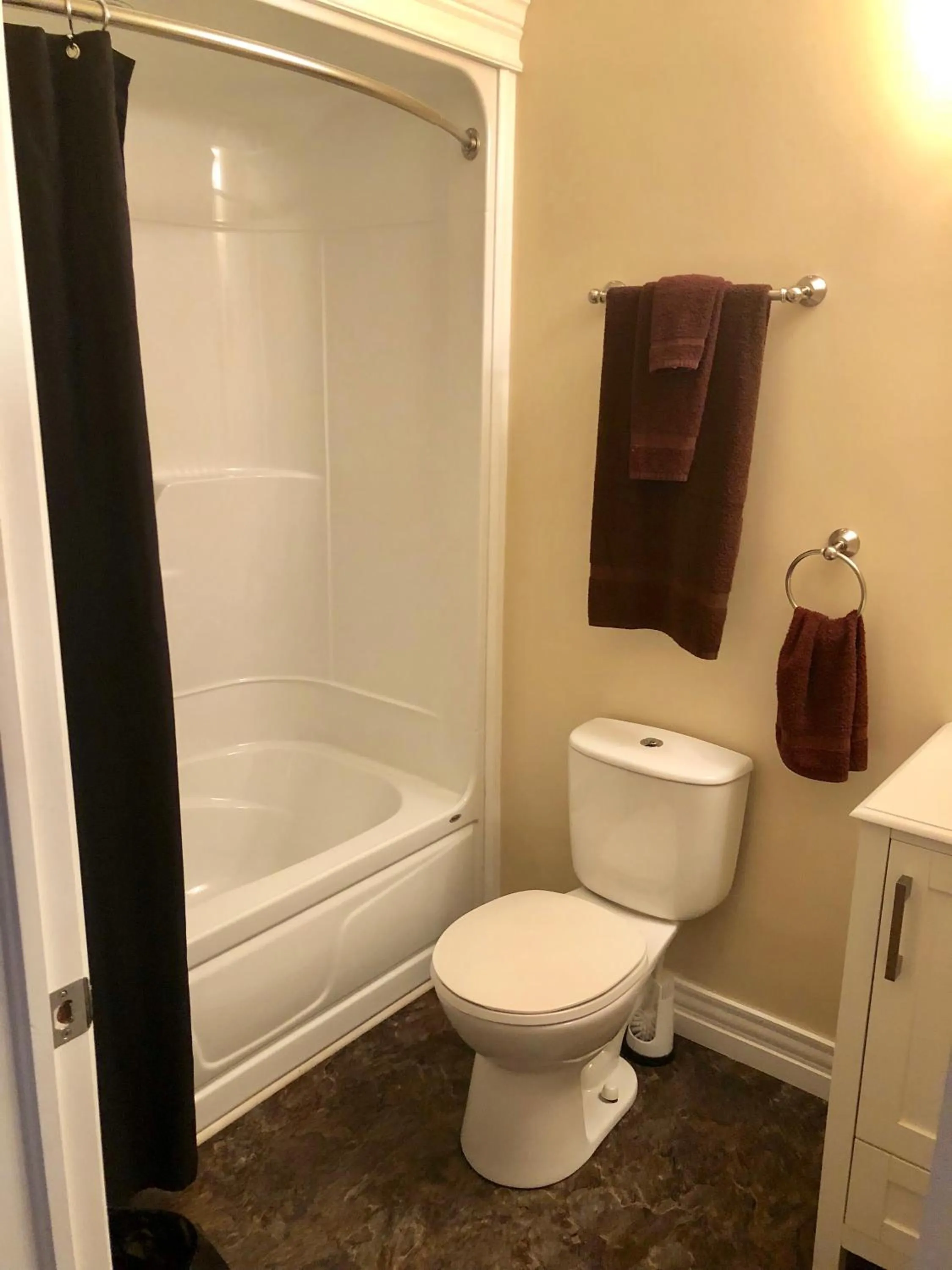 Bathroom in Arnold's Cove Inn