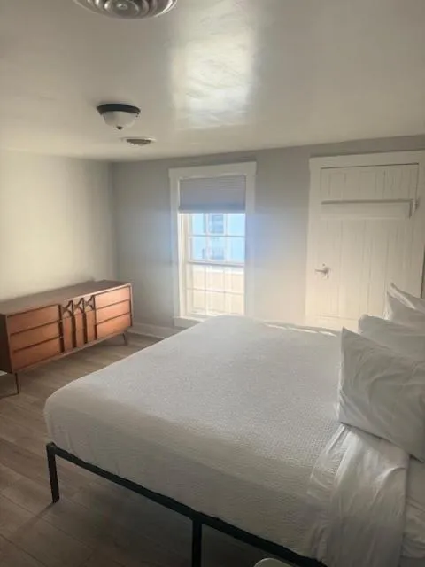 Bed in The Hermitage Inn and Taphouse