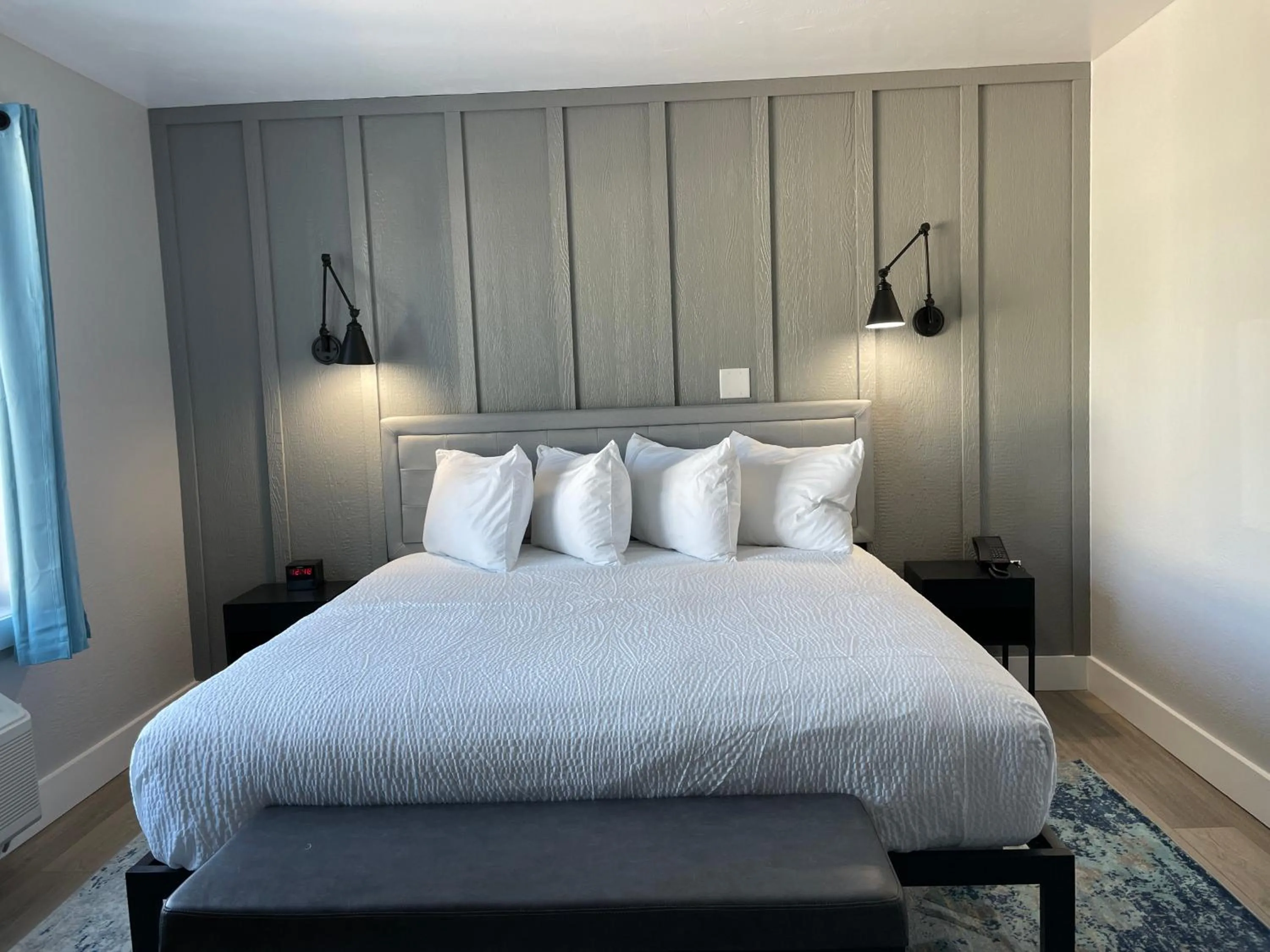 Bed in The Hermitage Inn and Taphouse