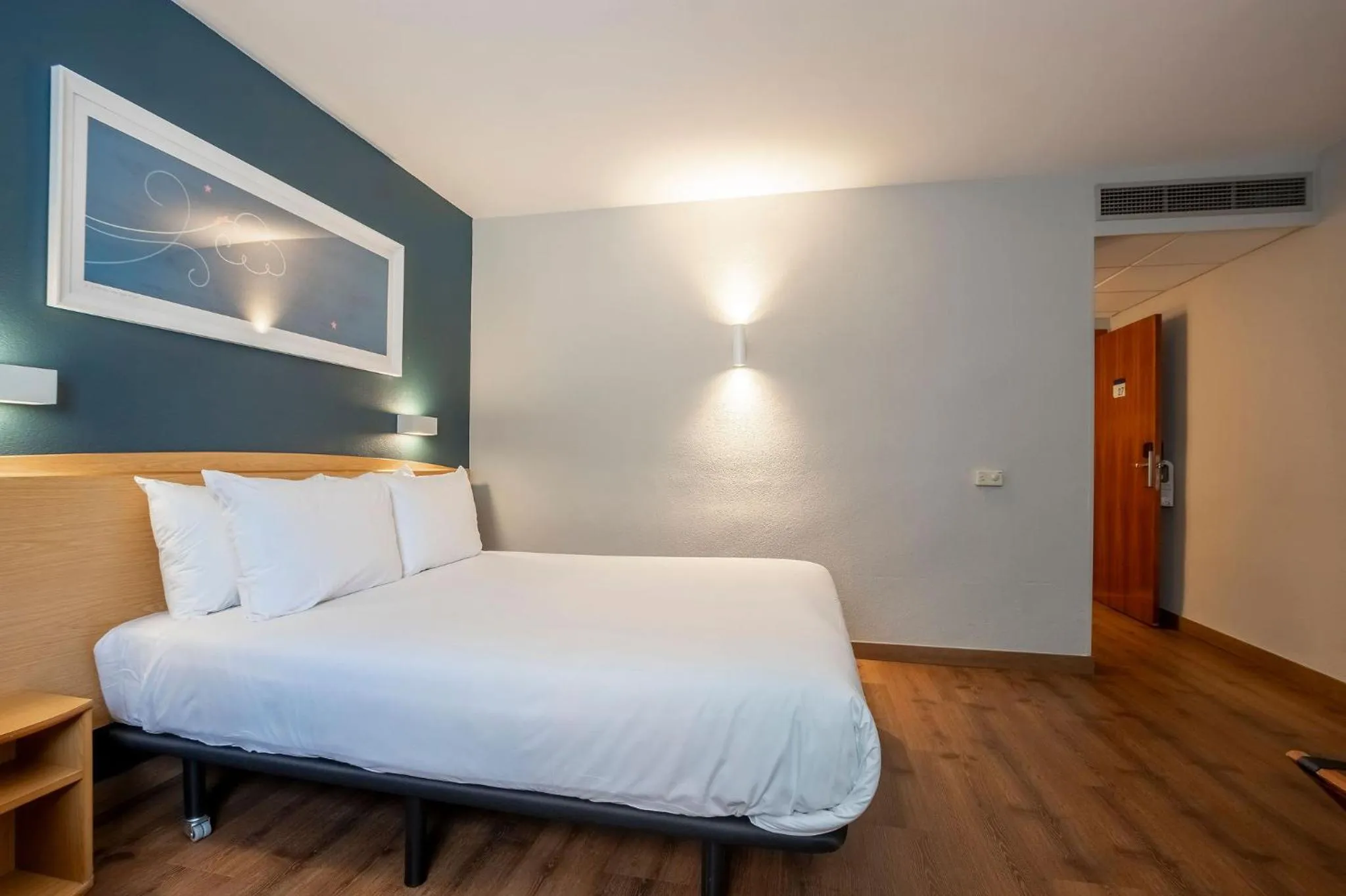 Bed in Travelodge Alicante Puerto