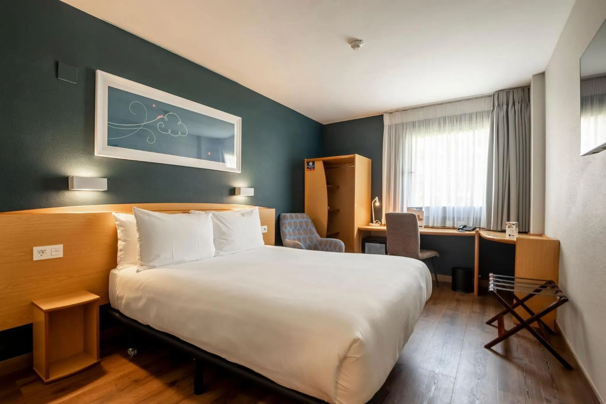 Bed in Travelodge Alicante Puerto