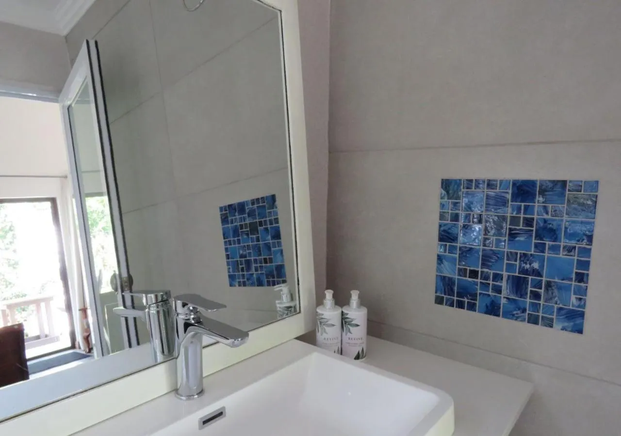 Bathroom in Jedidja Bed and Breakfast