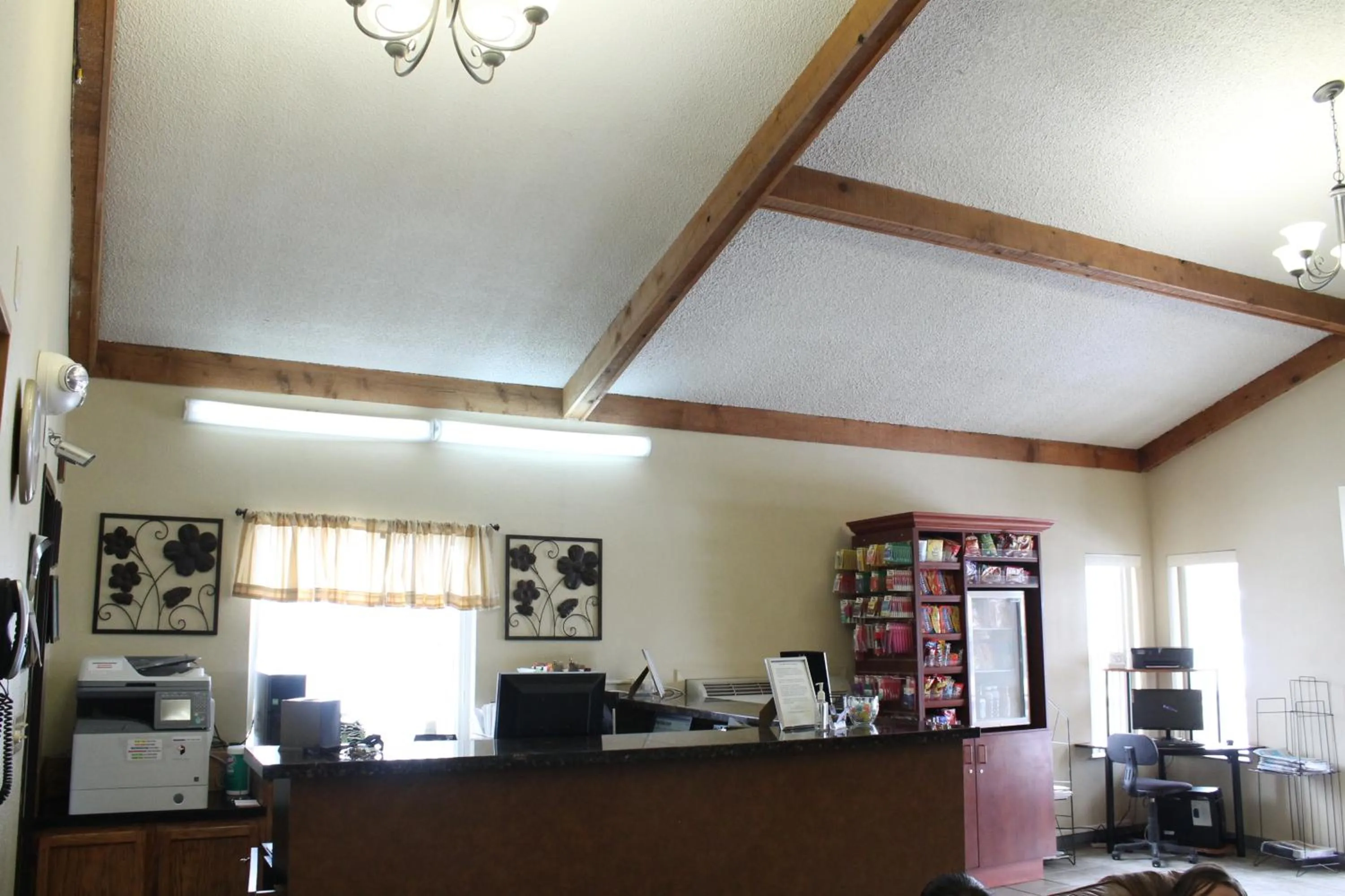 Lobby or reception in Lone Tree Inn
