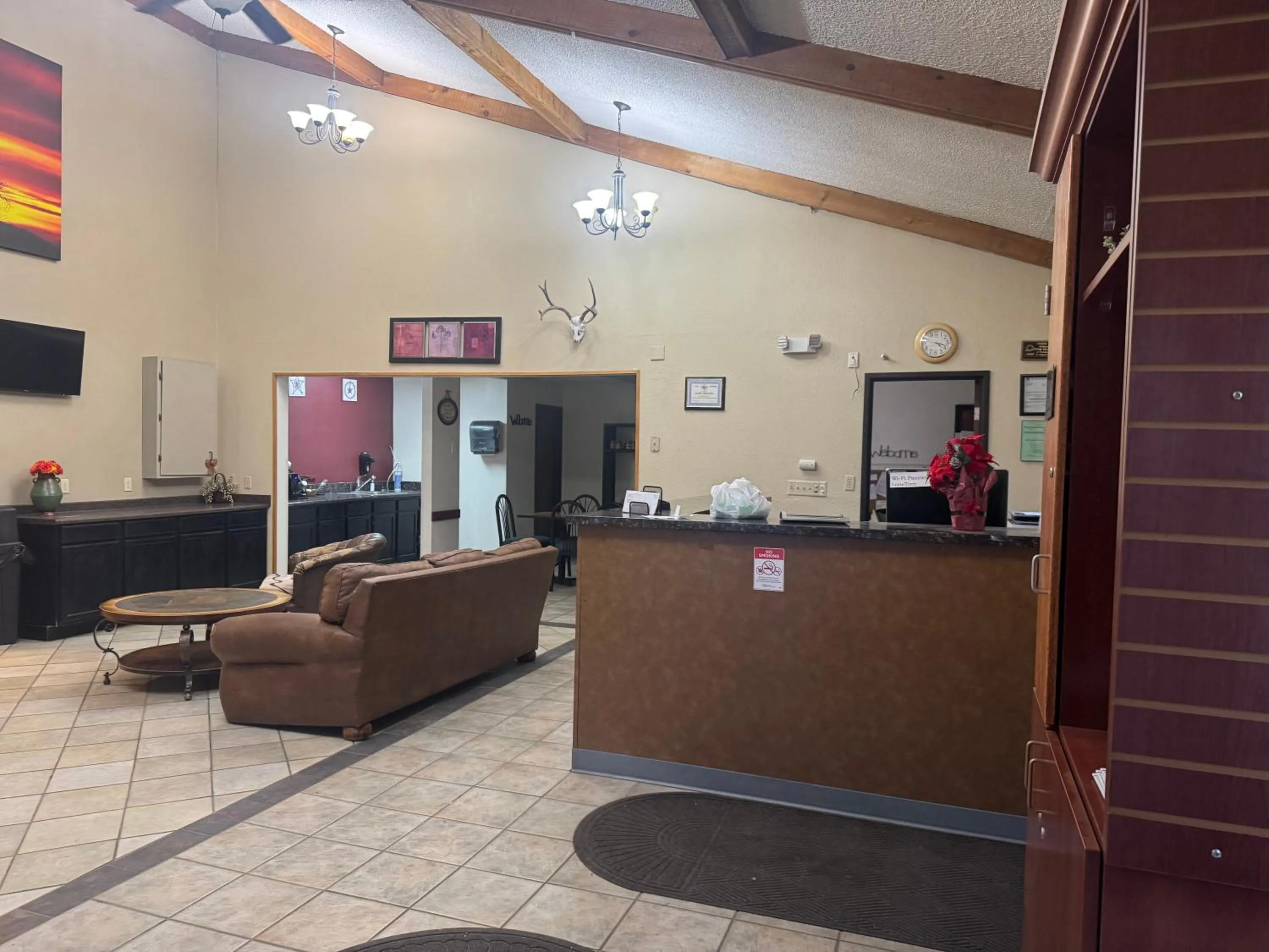 Lobby or reception in Lone Tree Inn