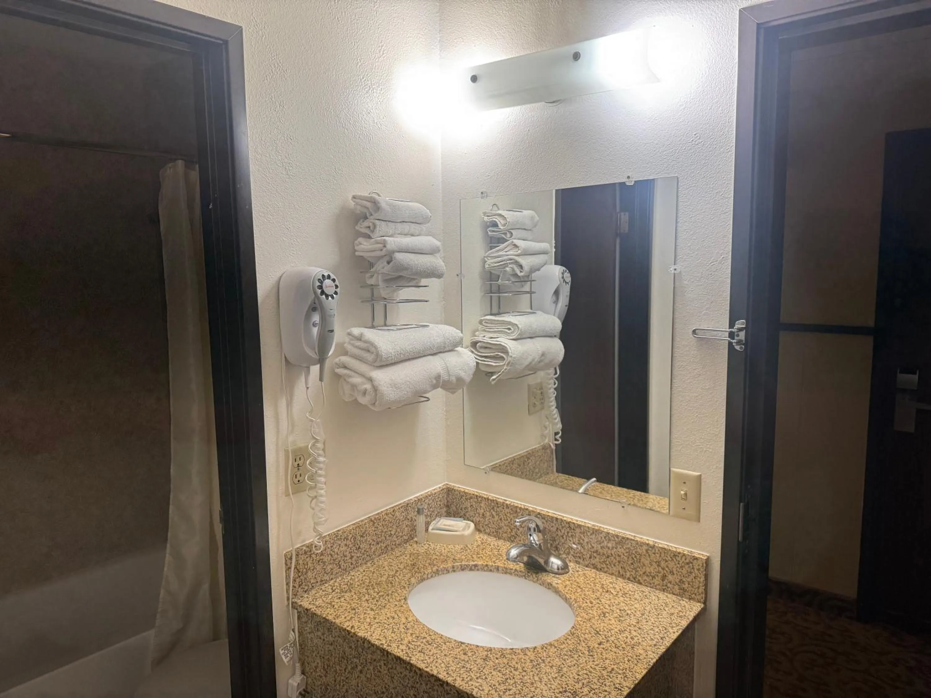 Bathroom in Lone Tree Inn