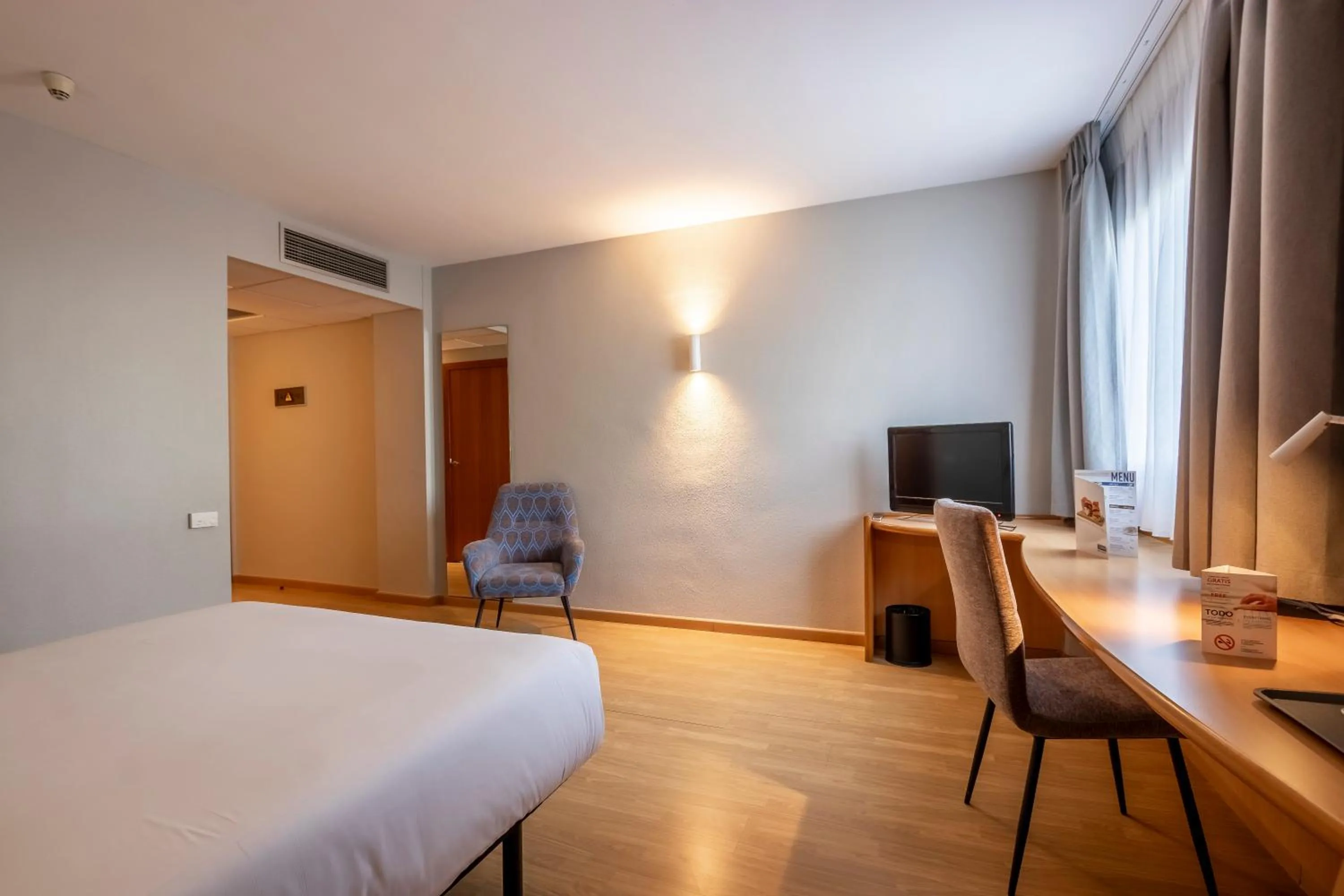 Photo of the whole room, Bed in Travelodge Murcia