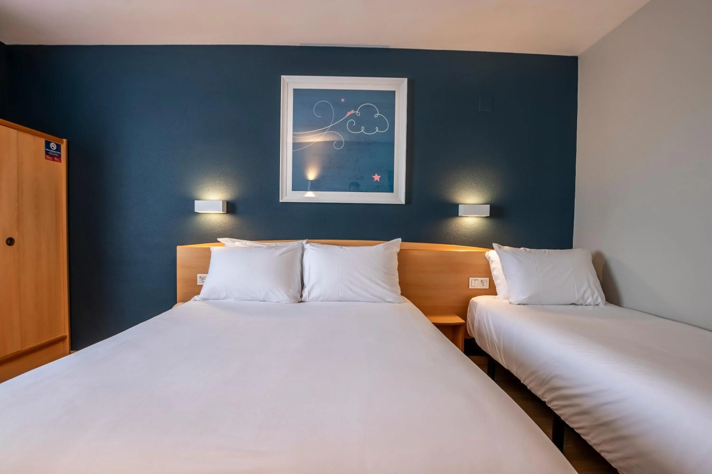 Photo of the whole room, Bed in Travelodge Murcia