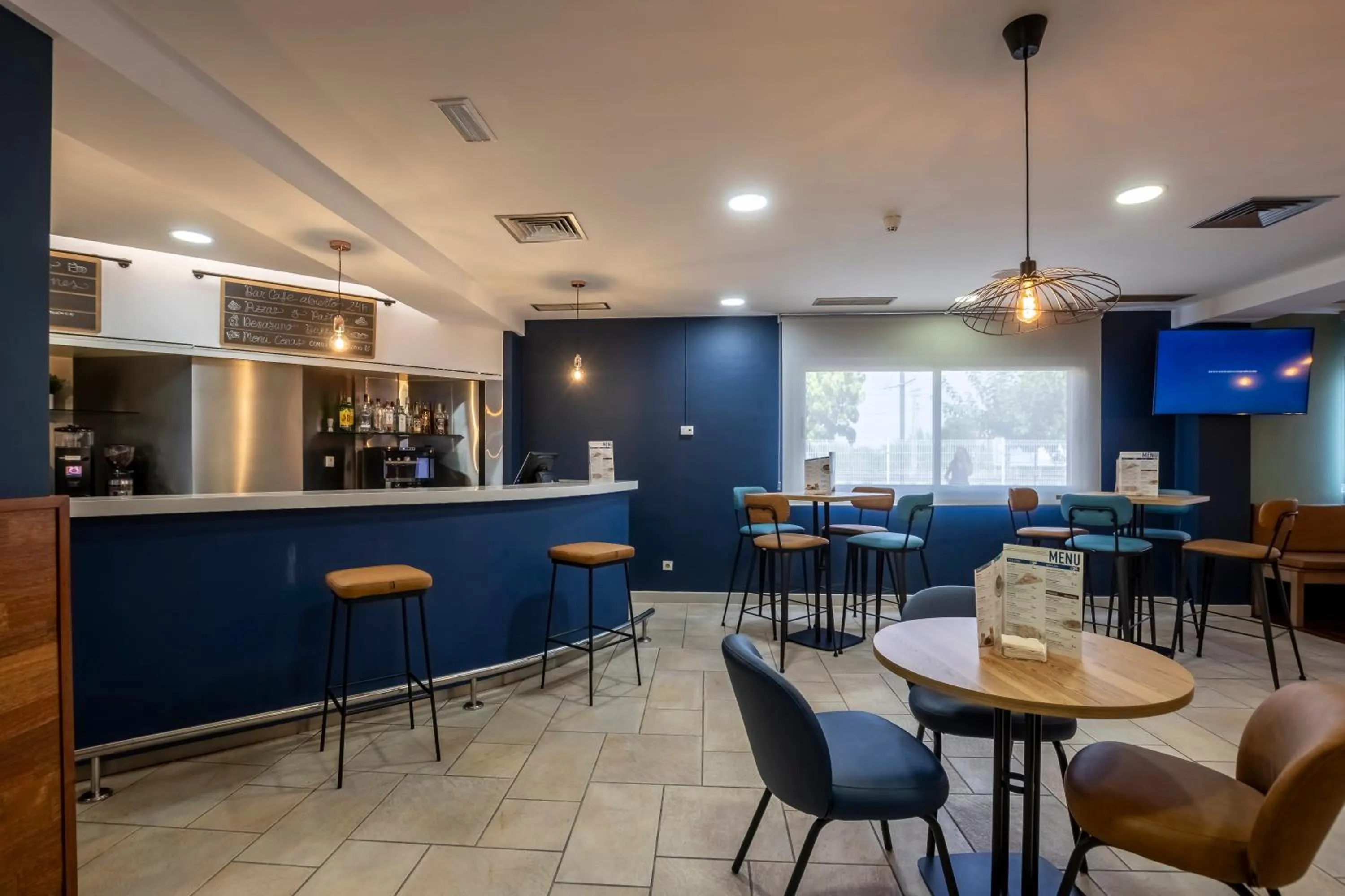 Lounge or bar in Travelodge Murcia